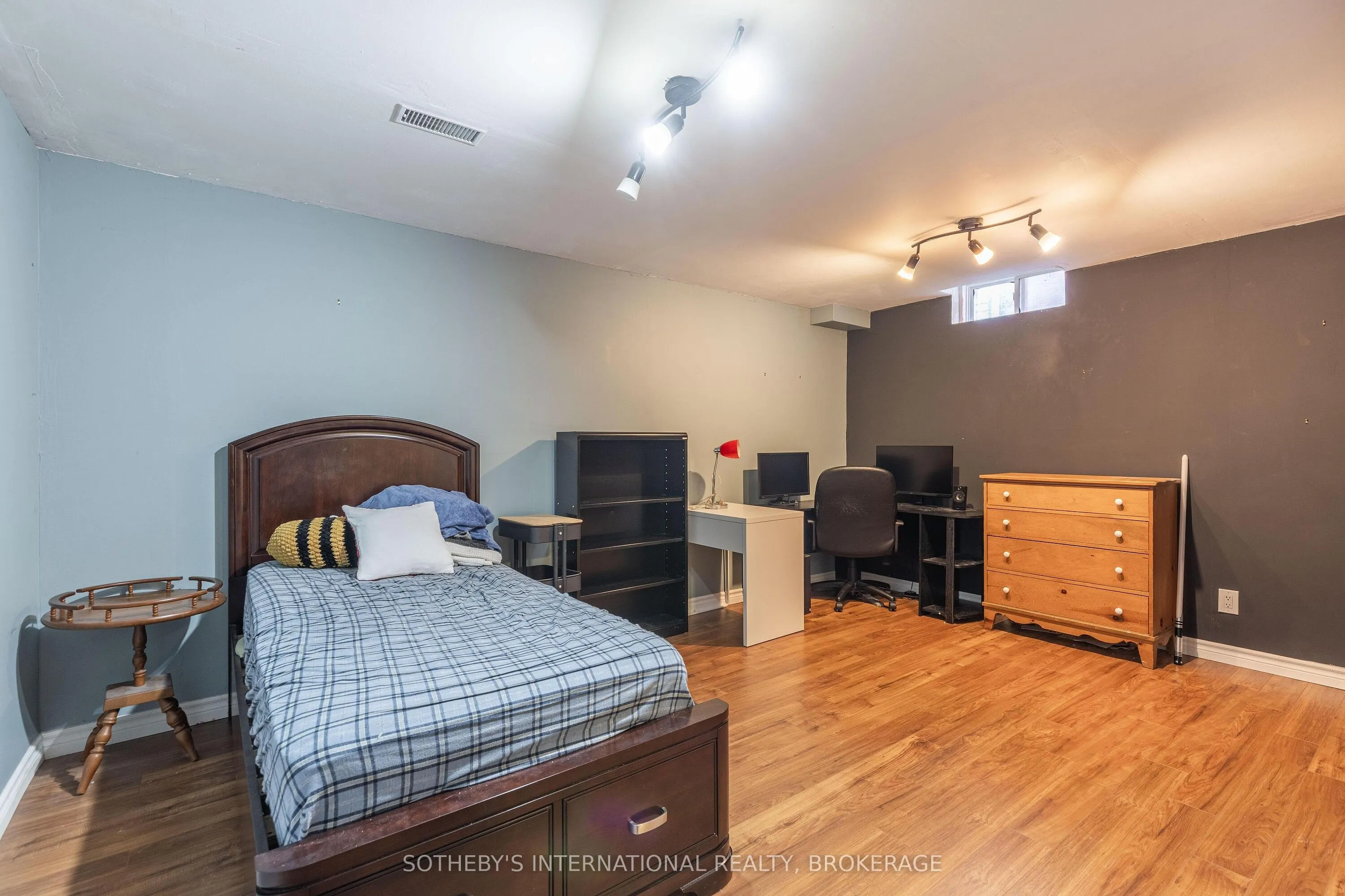 7 Honey Locust Circle