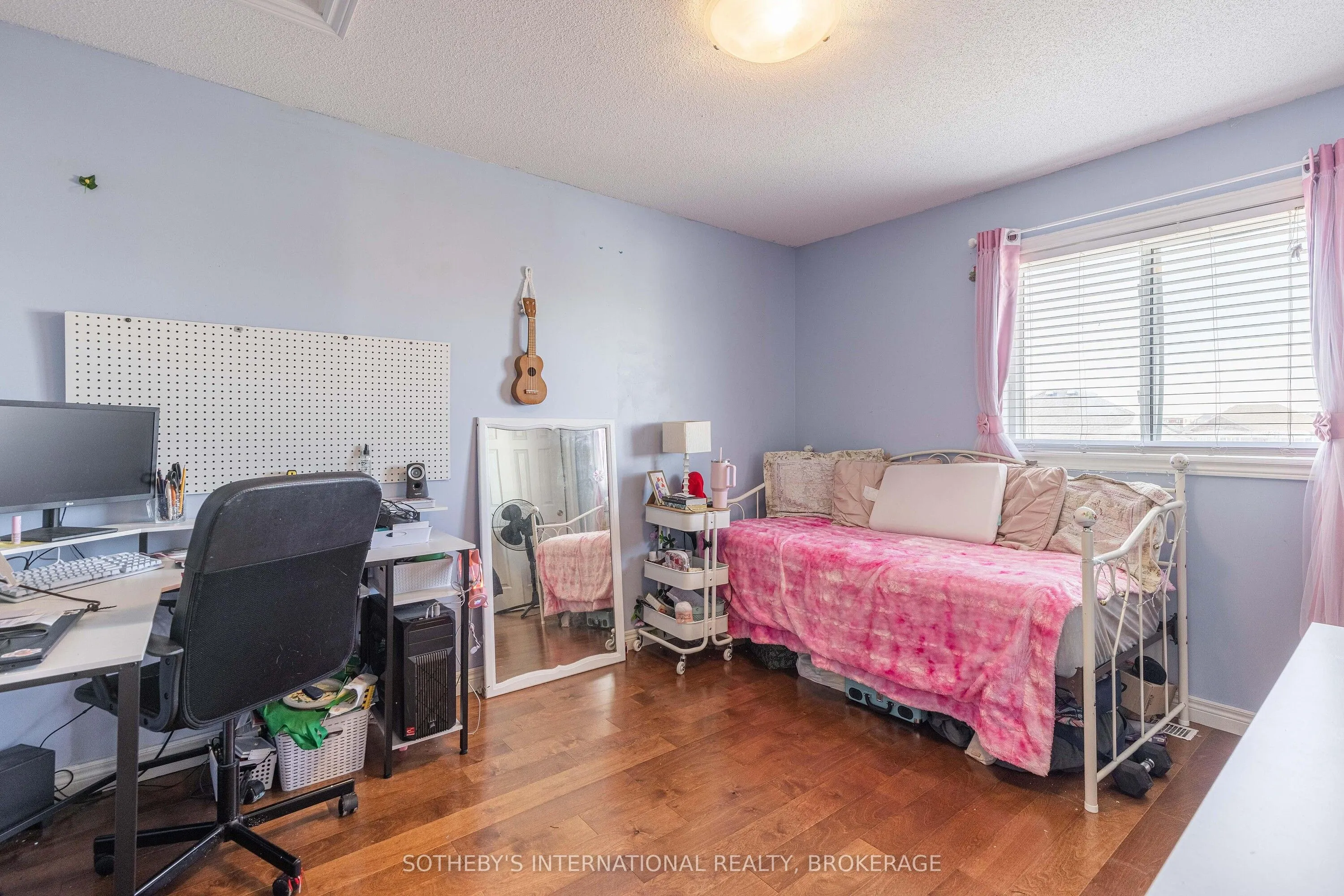 7 Honey Locust Circle