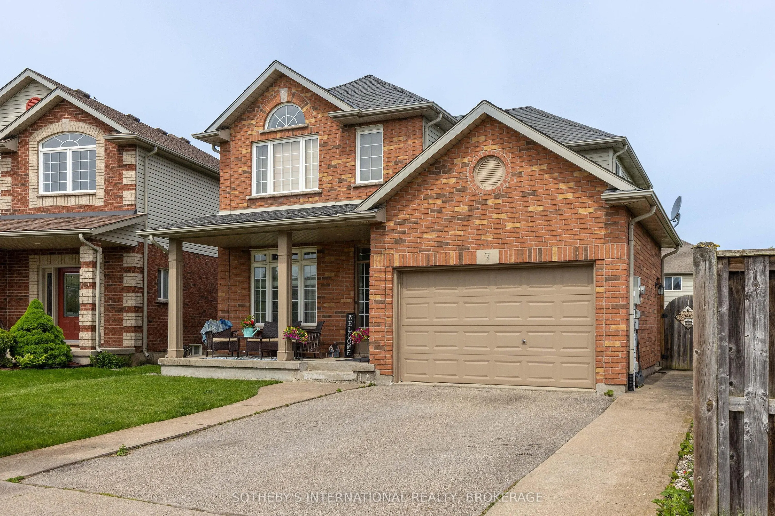 7 Honey Locust Circle