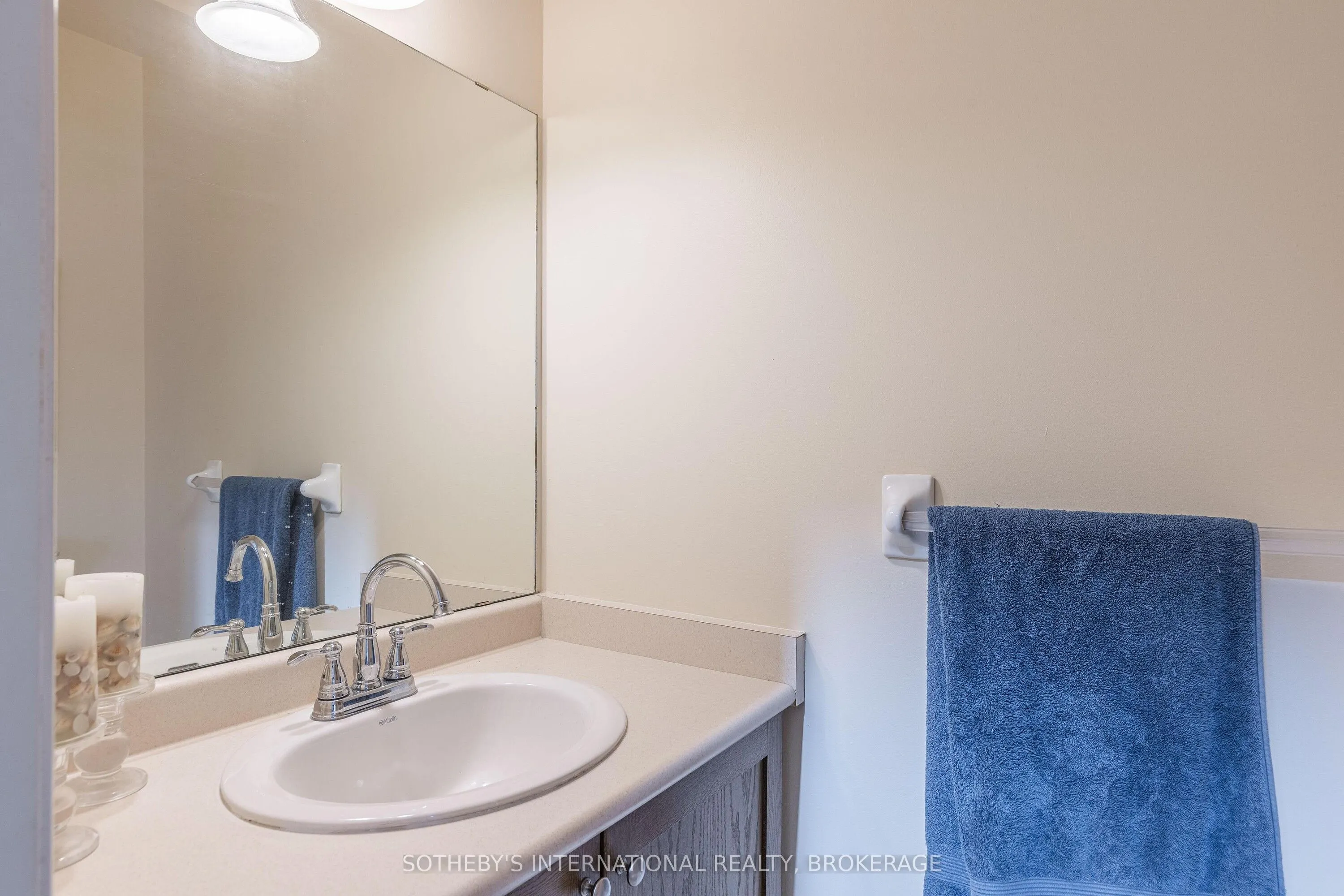 7 Honey Locust Circle