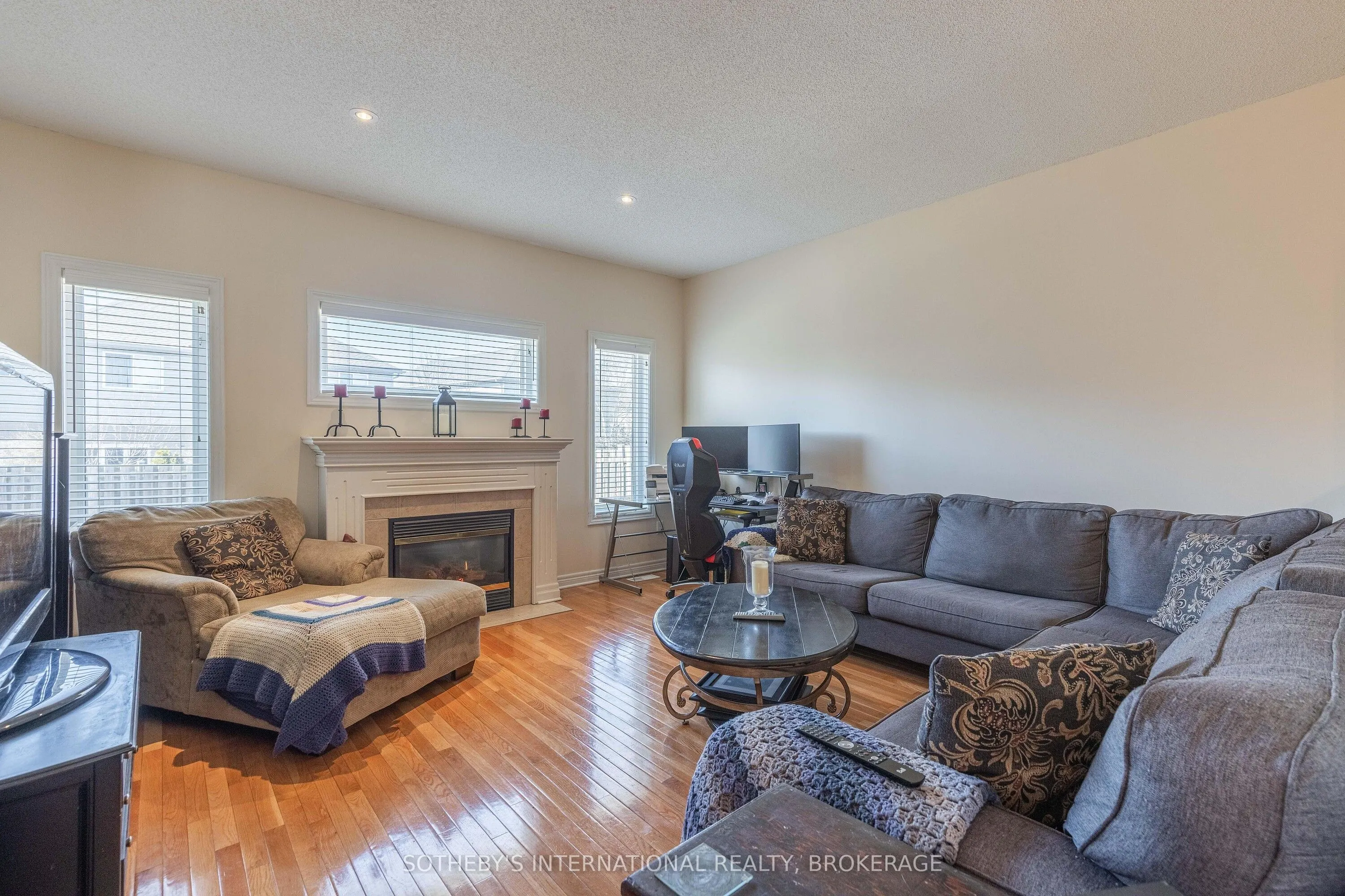 7 Honey Locust Circle