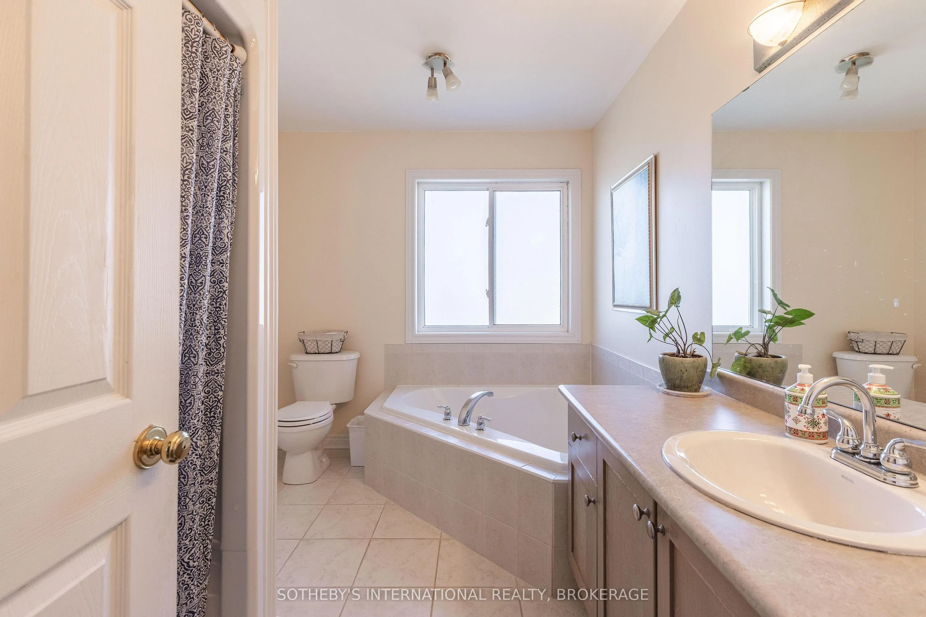7 Honey Locust Circle