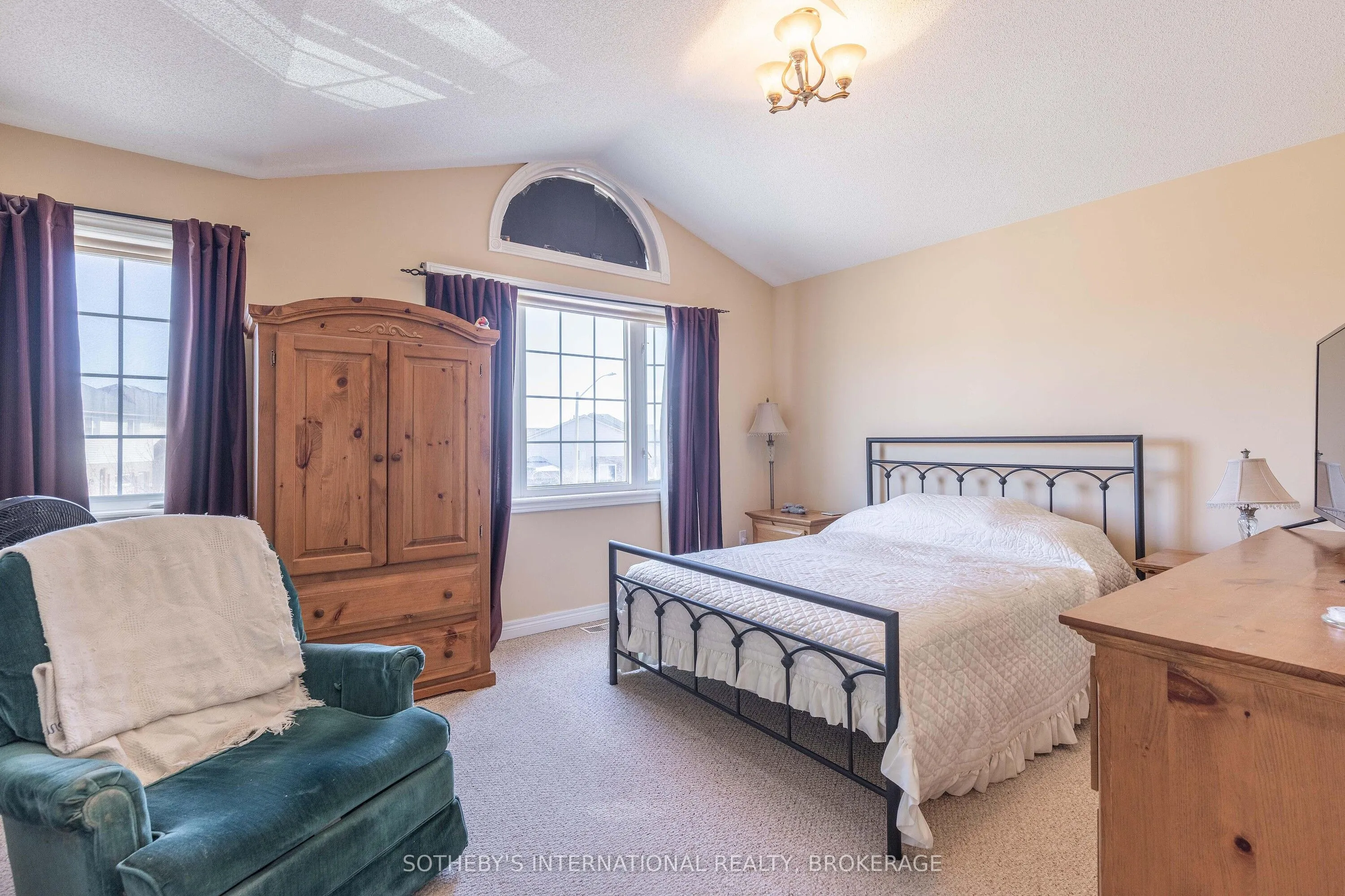 7 Honey Locust Circle