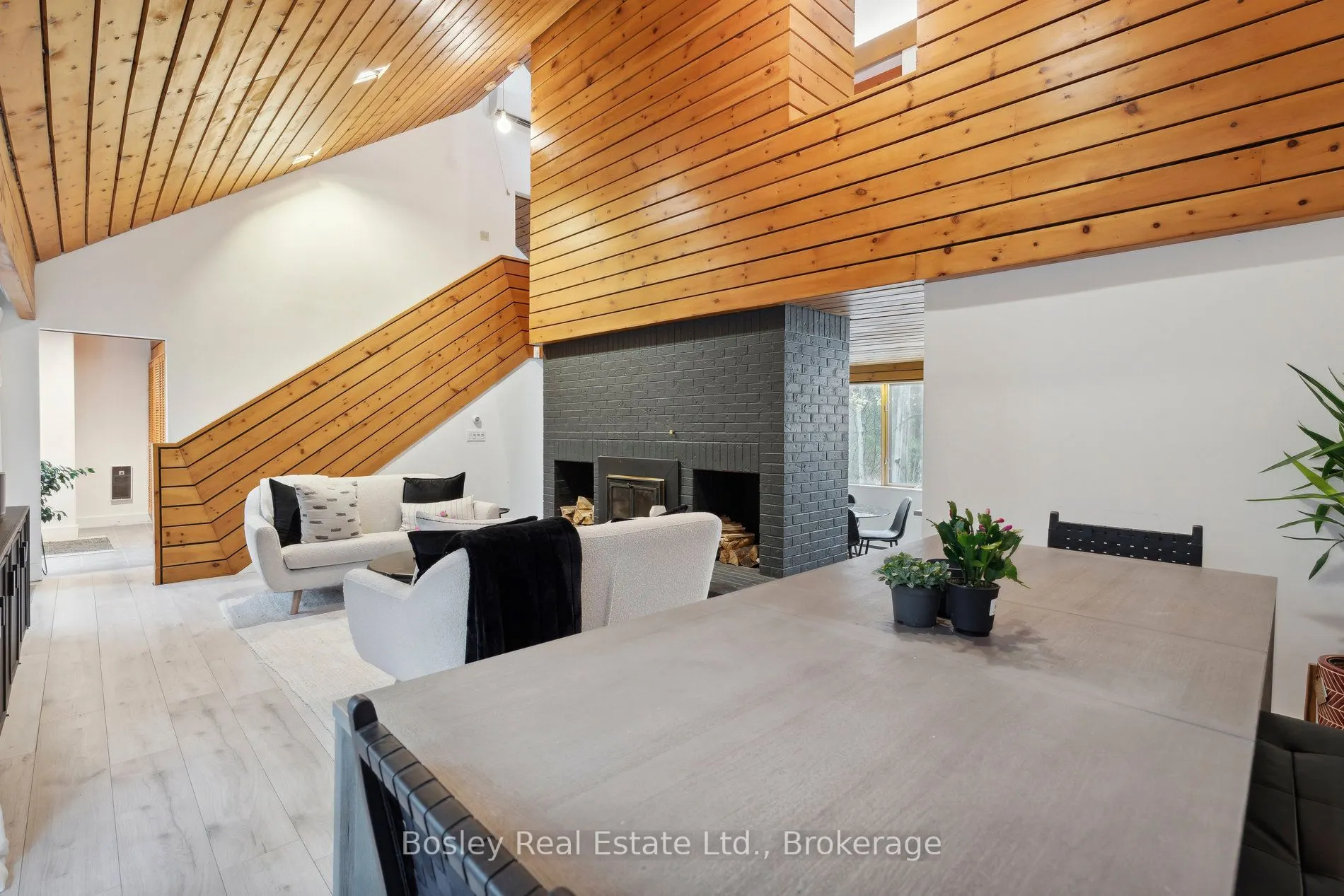 101 St Moritz Crescent