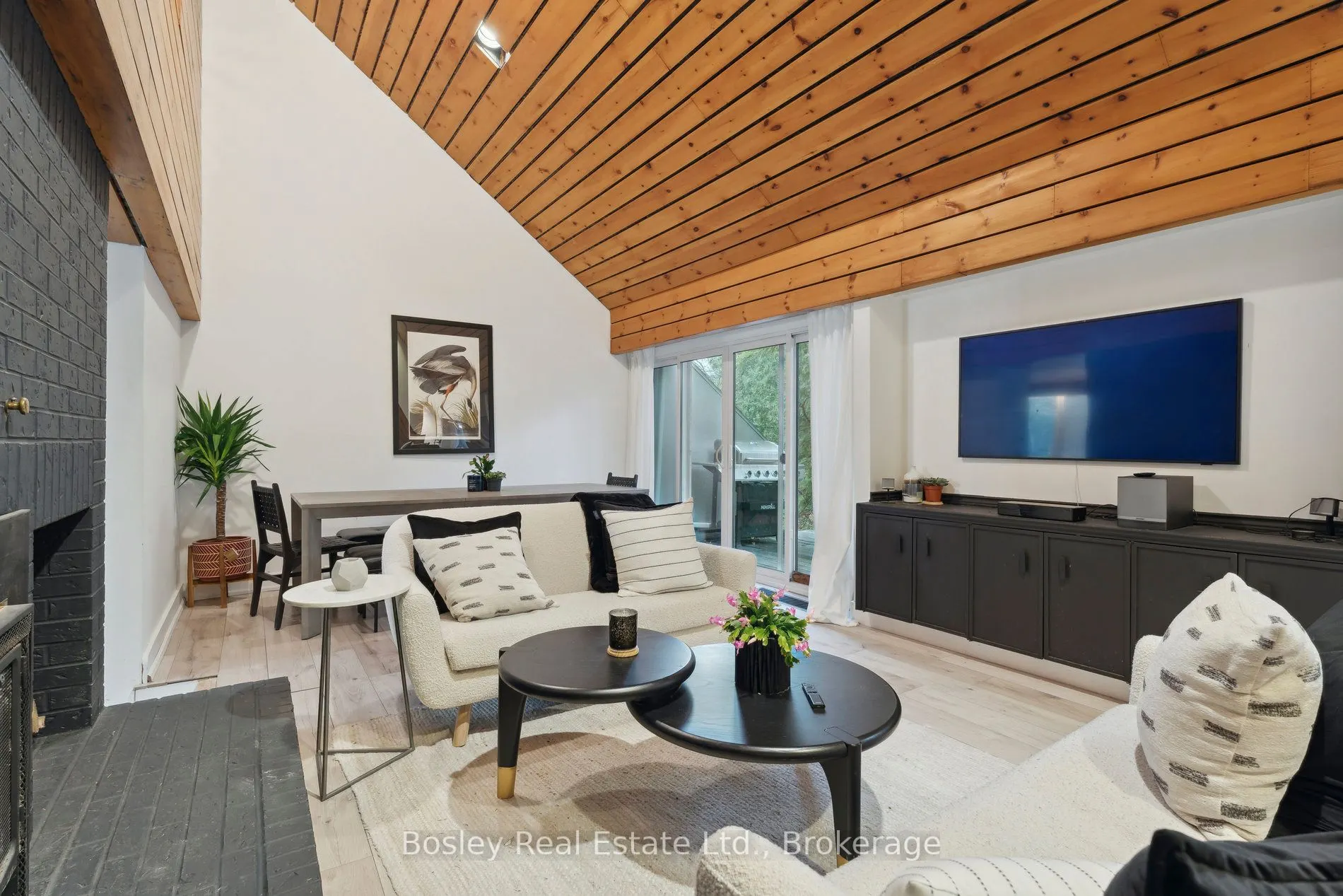 101 St Moritz Crescent