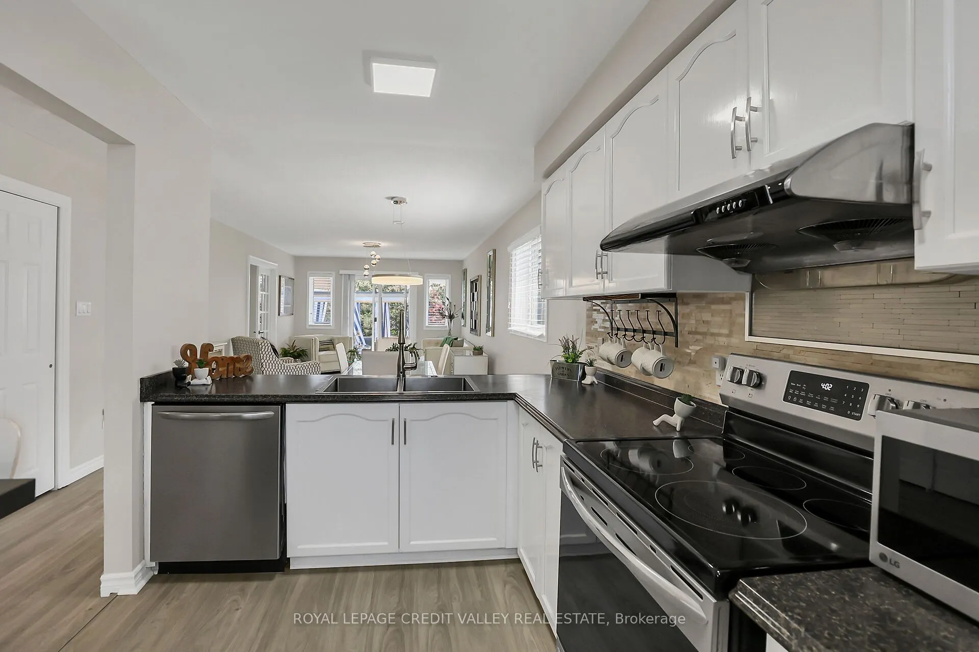 11 Jefferson Court W