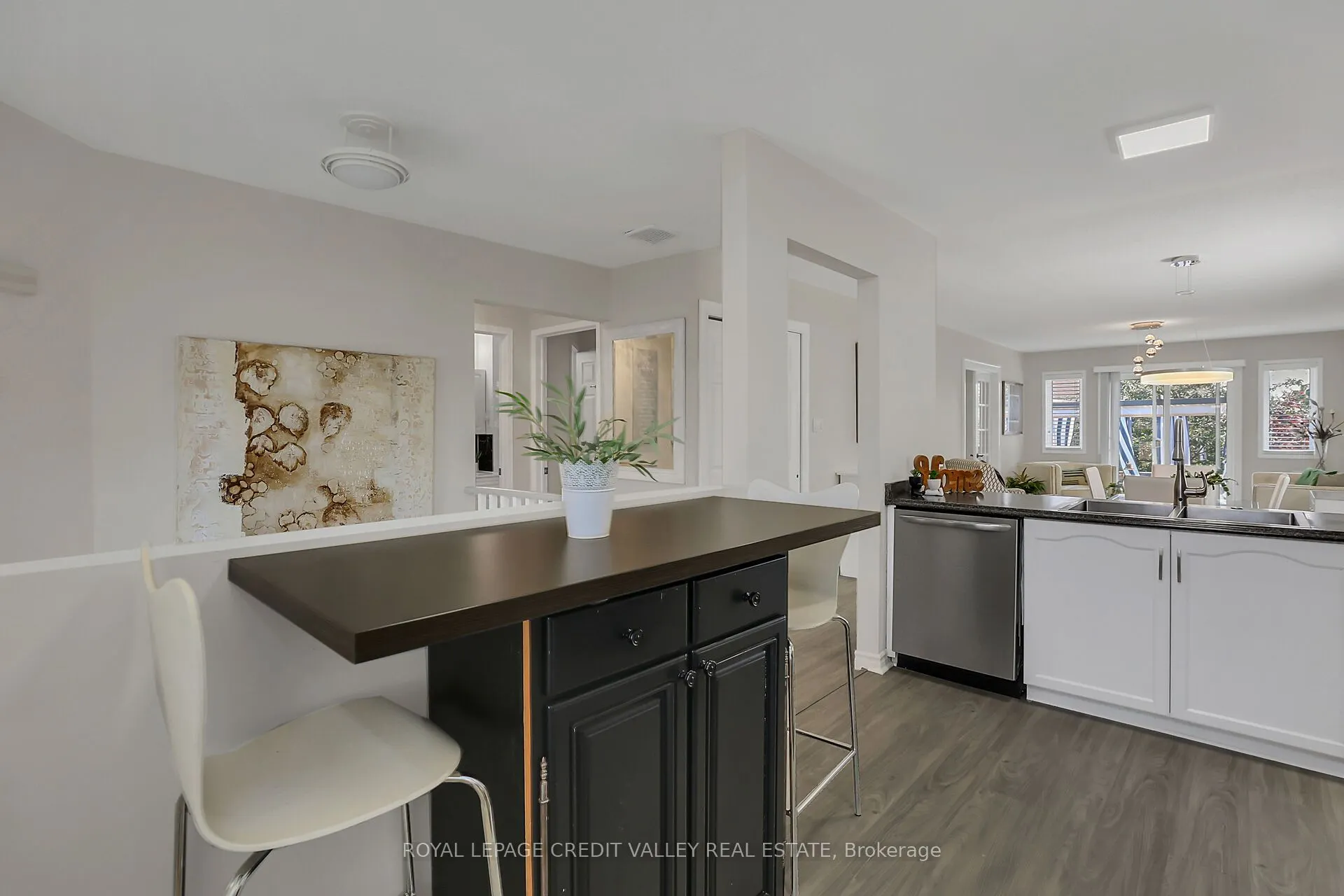 11 Jefferson Court W