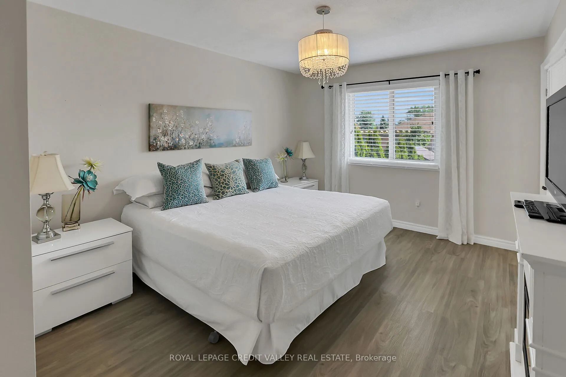11 Jefferson Court W