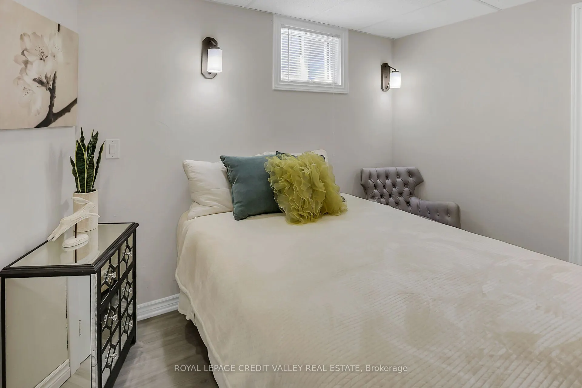 11 Jefferson Court W