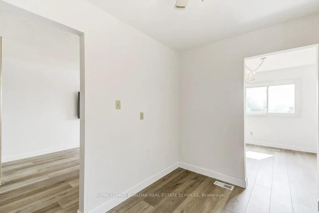 581 College Avenue W