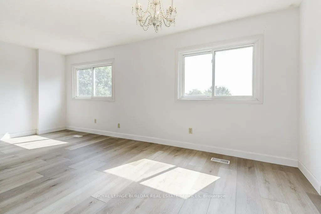 581 College Avenue W