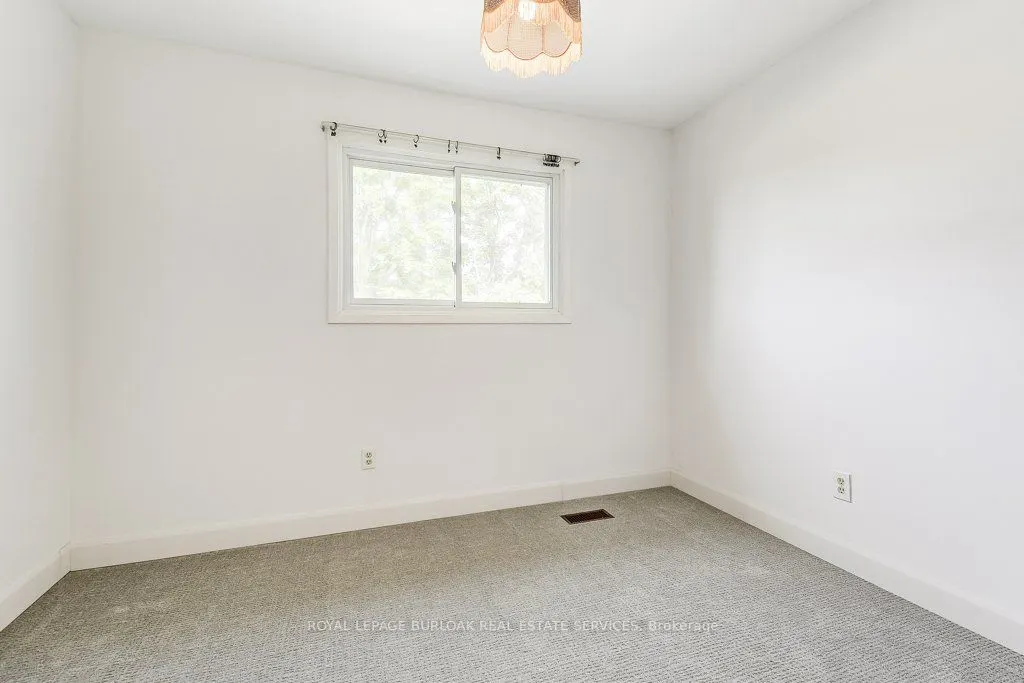 581 College Avenue W