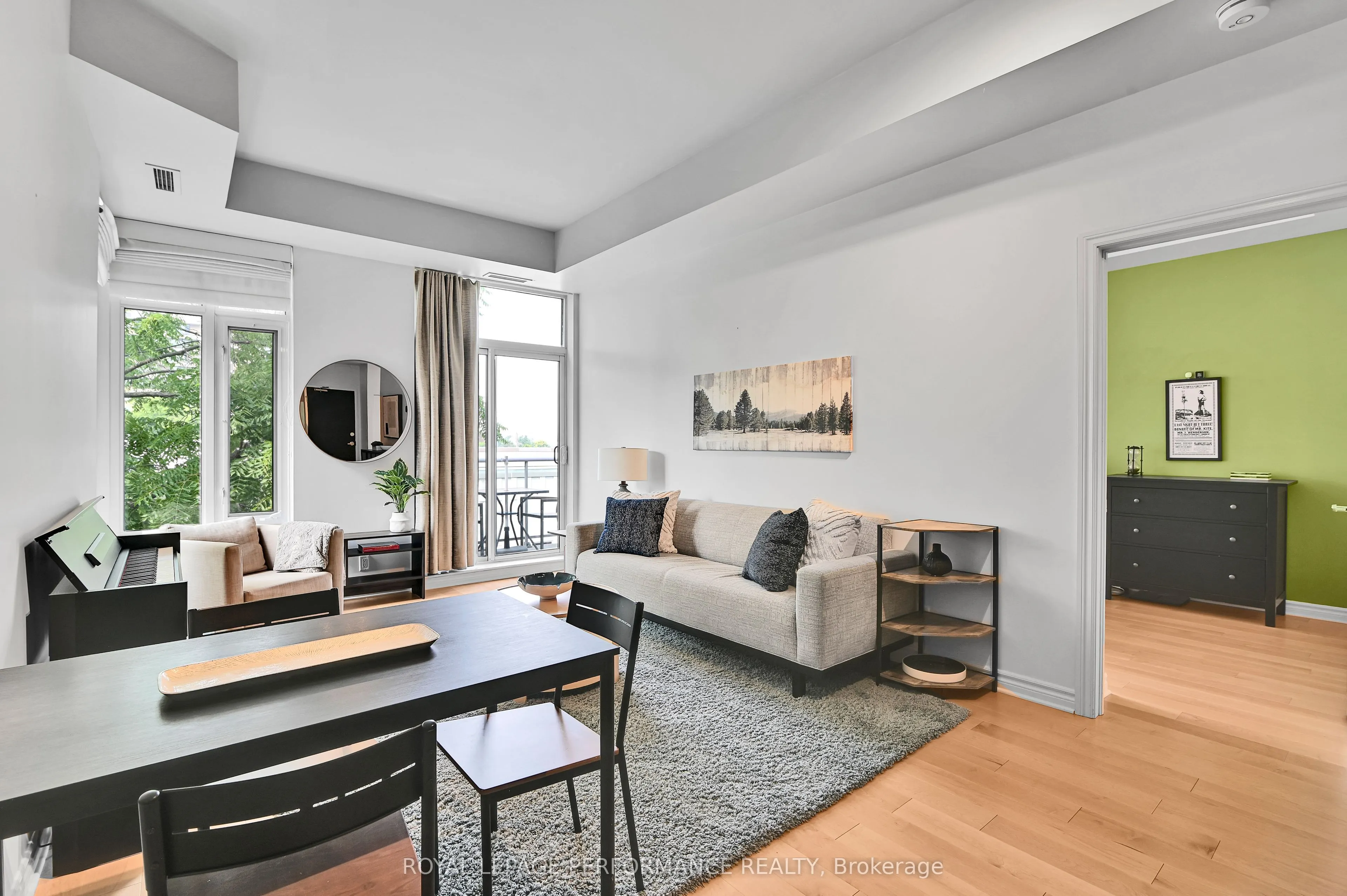 205 Bolton Street, #423