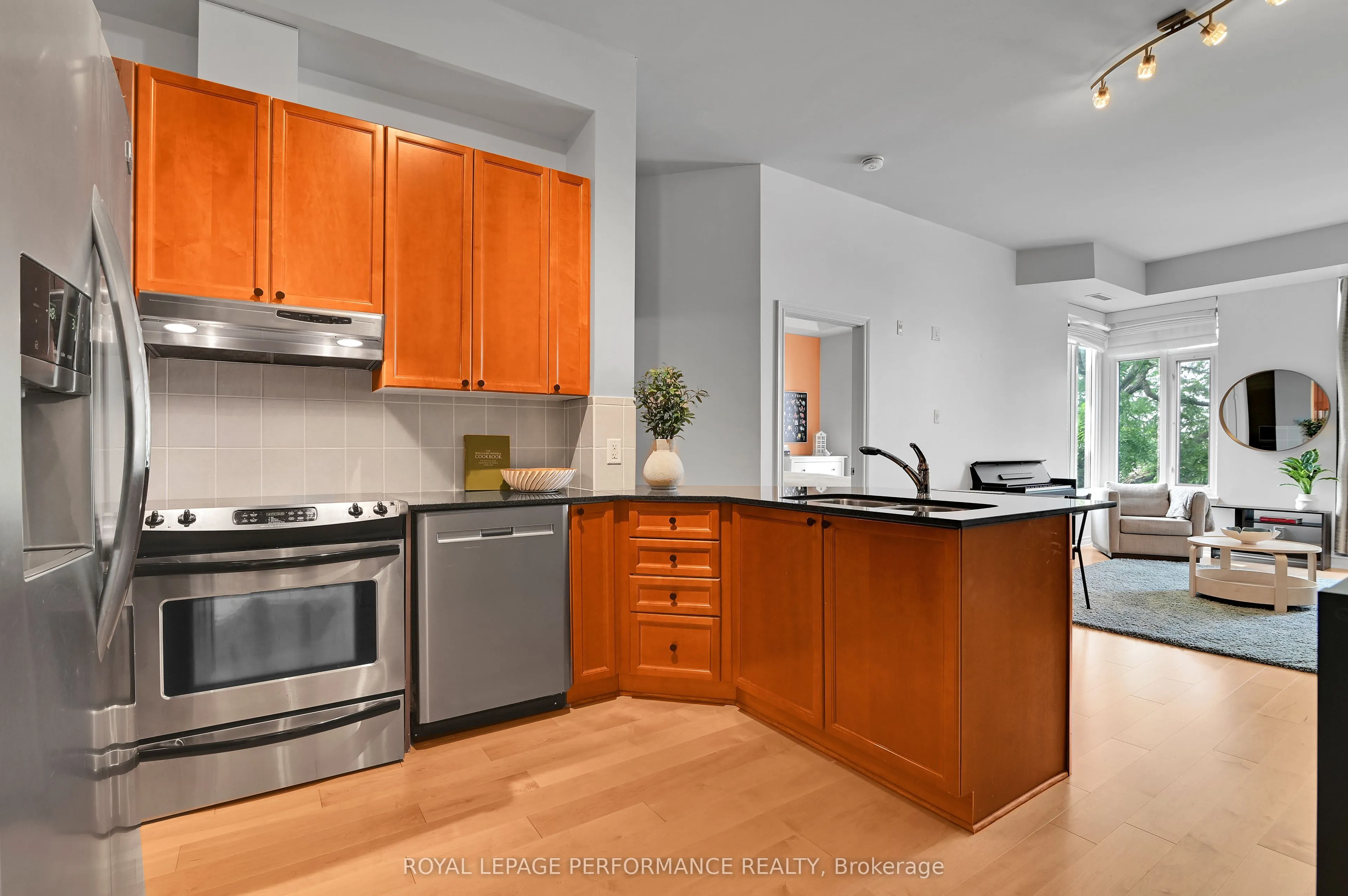 205 Bolton Street, #423