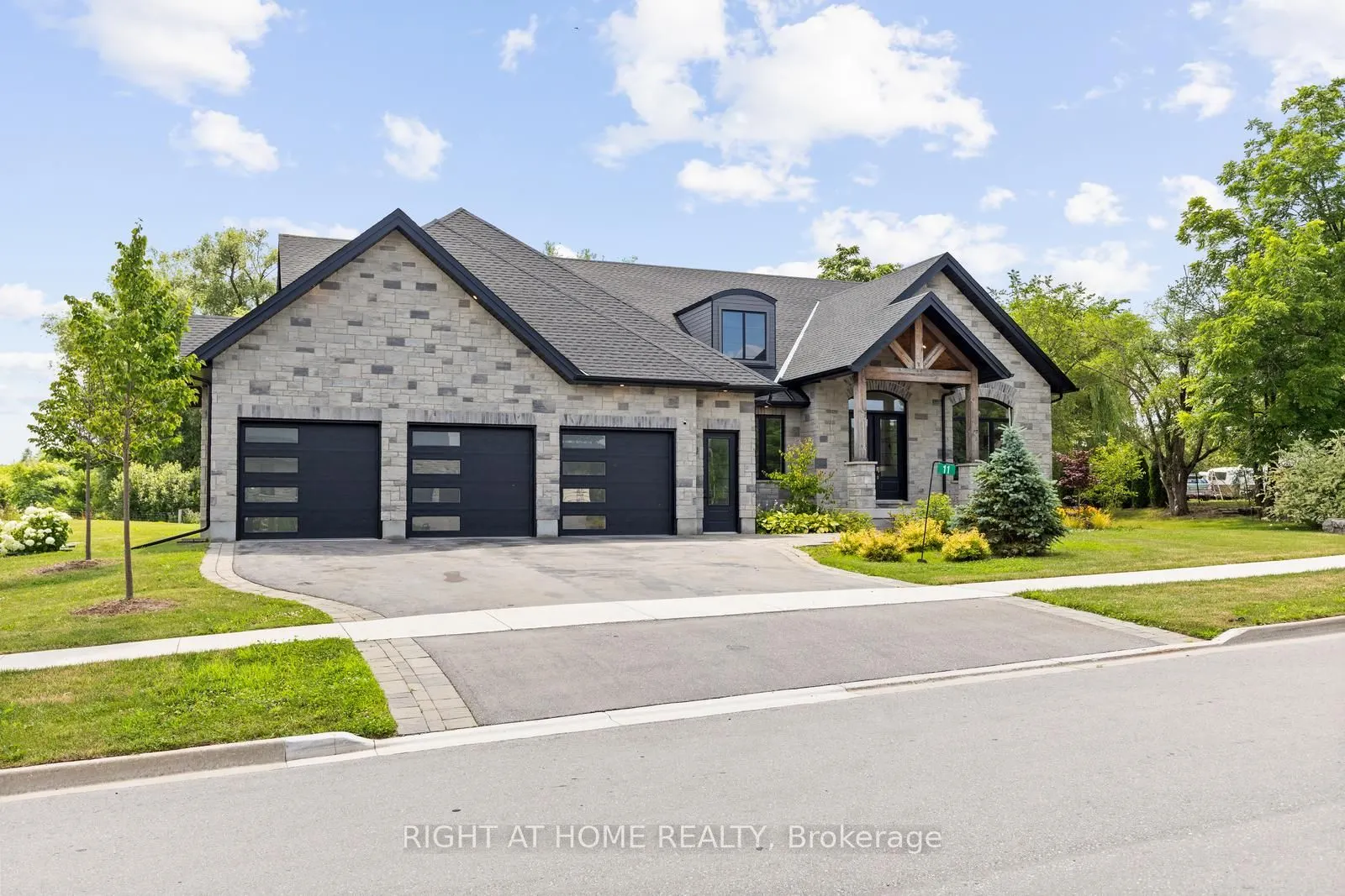 11 Whitcombe Way