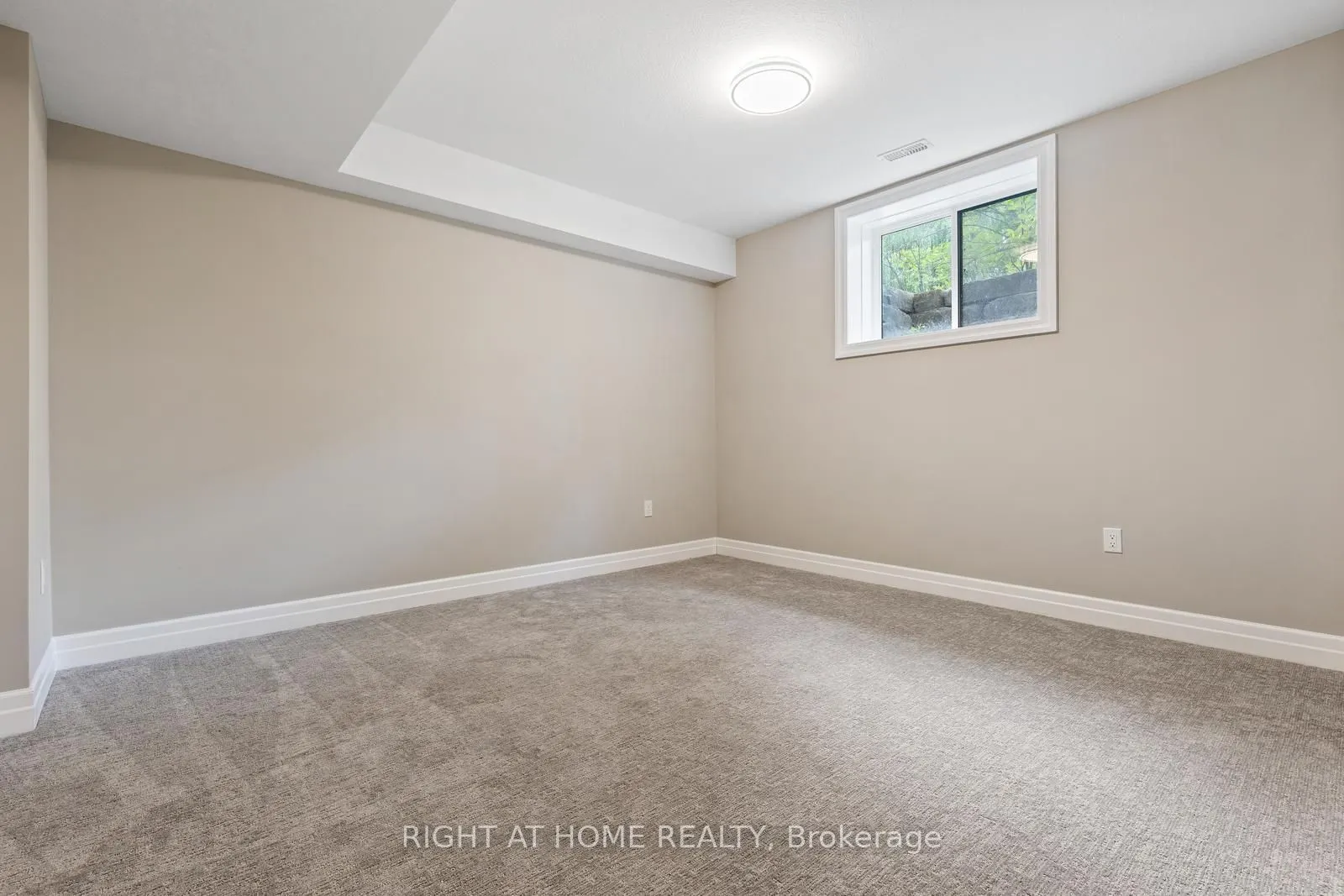11 Whitcombe Way