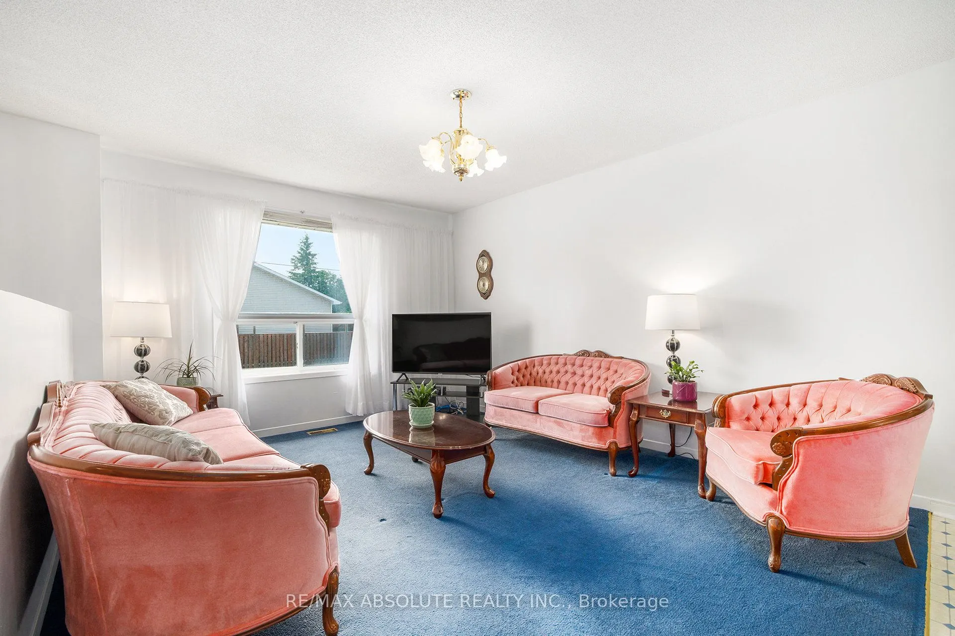 99 Edward Street S