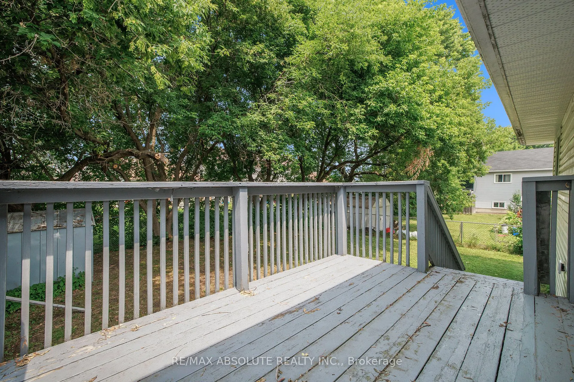 99 Edward Street S