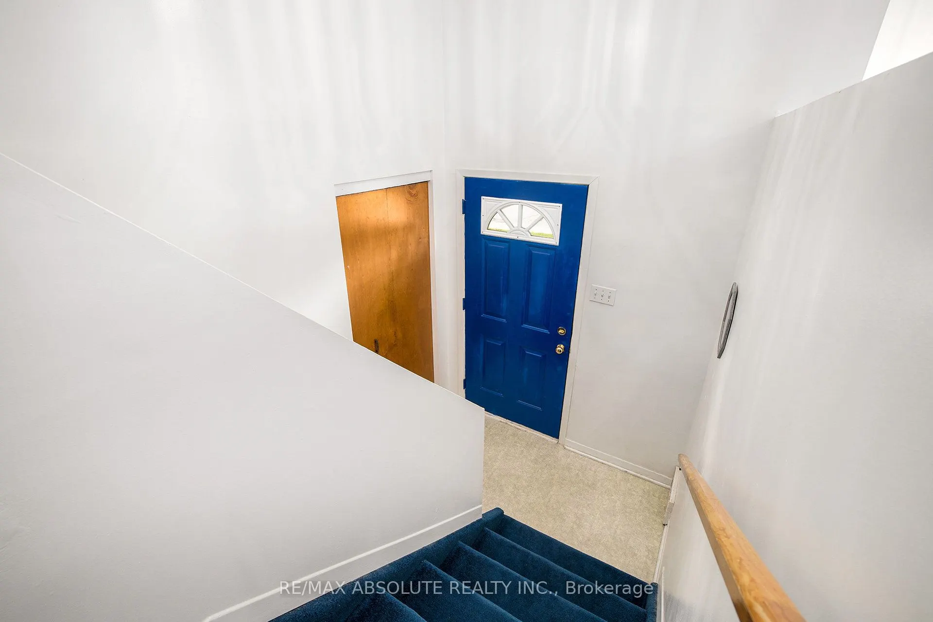 99 Edward Street S