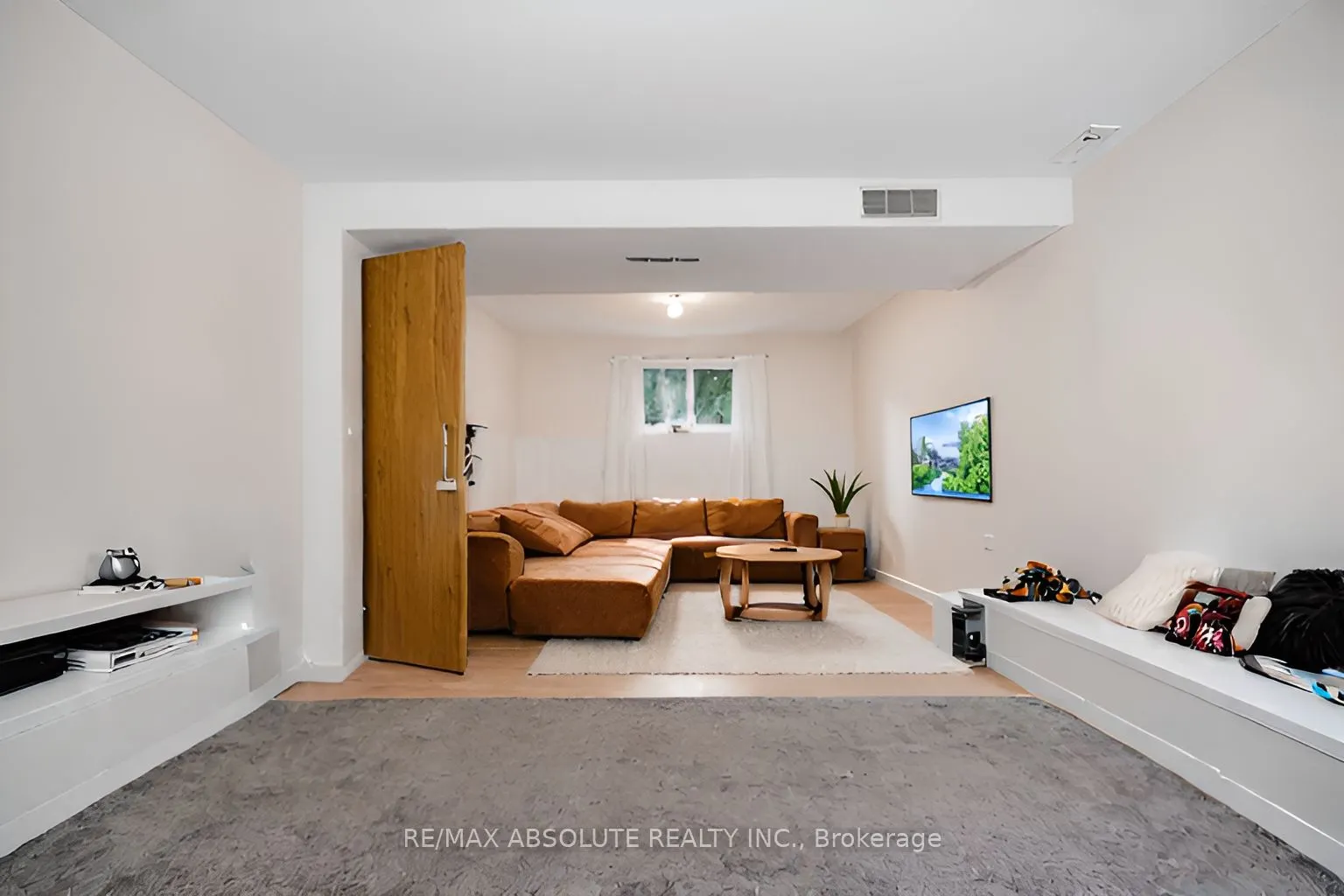 99 Edward Street S