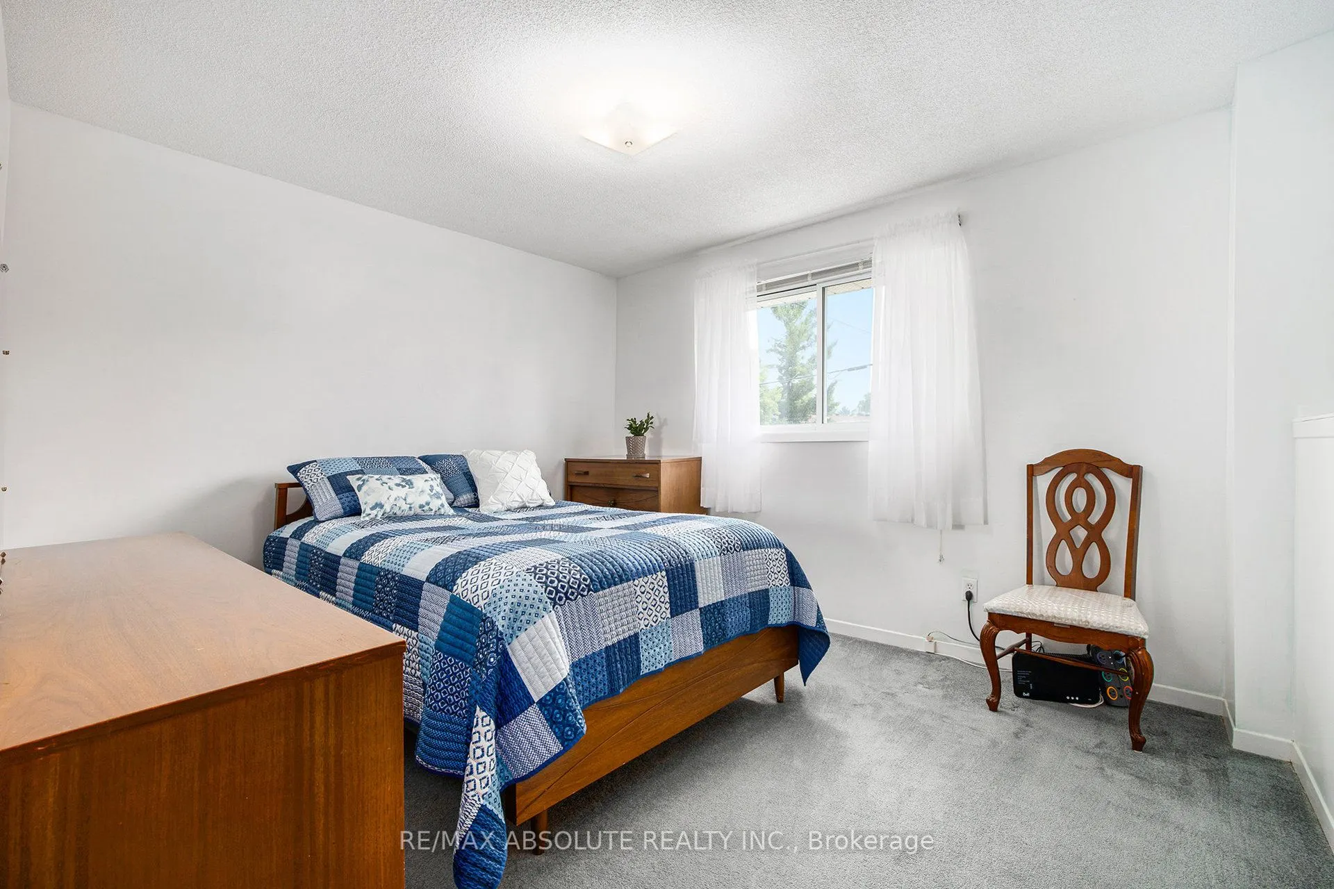 99 Edward Street S