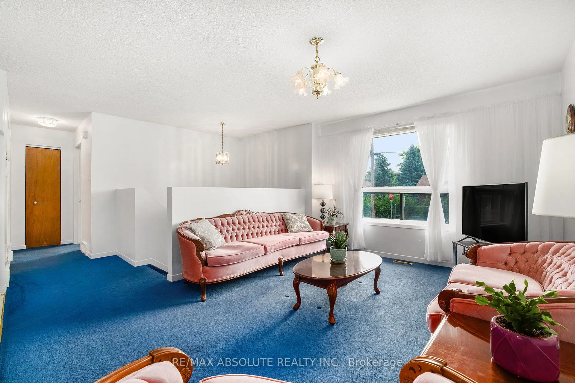 99 Edward Street S