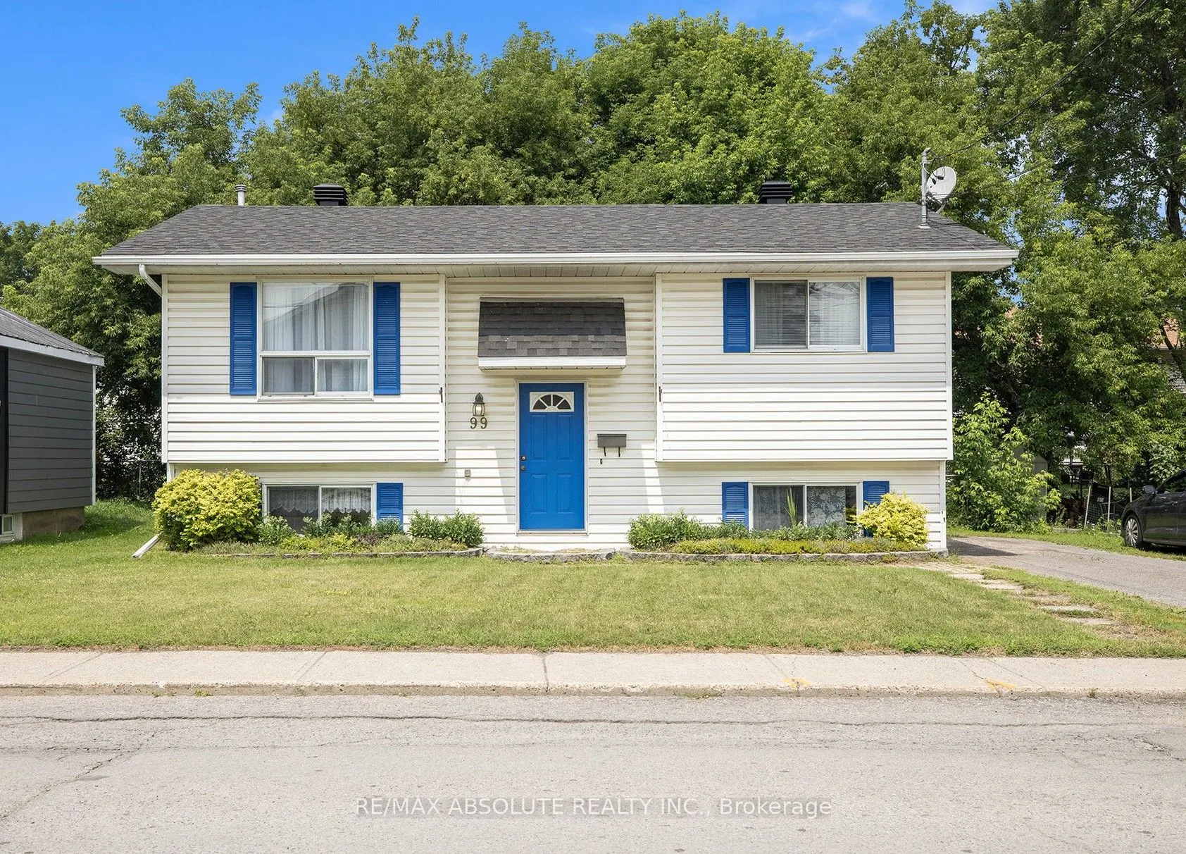 99 Edward Street S