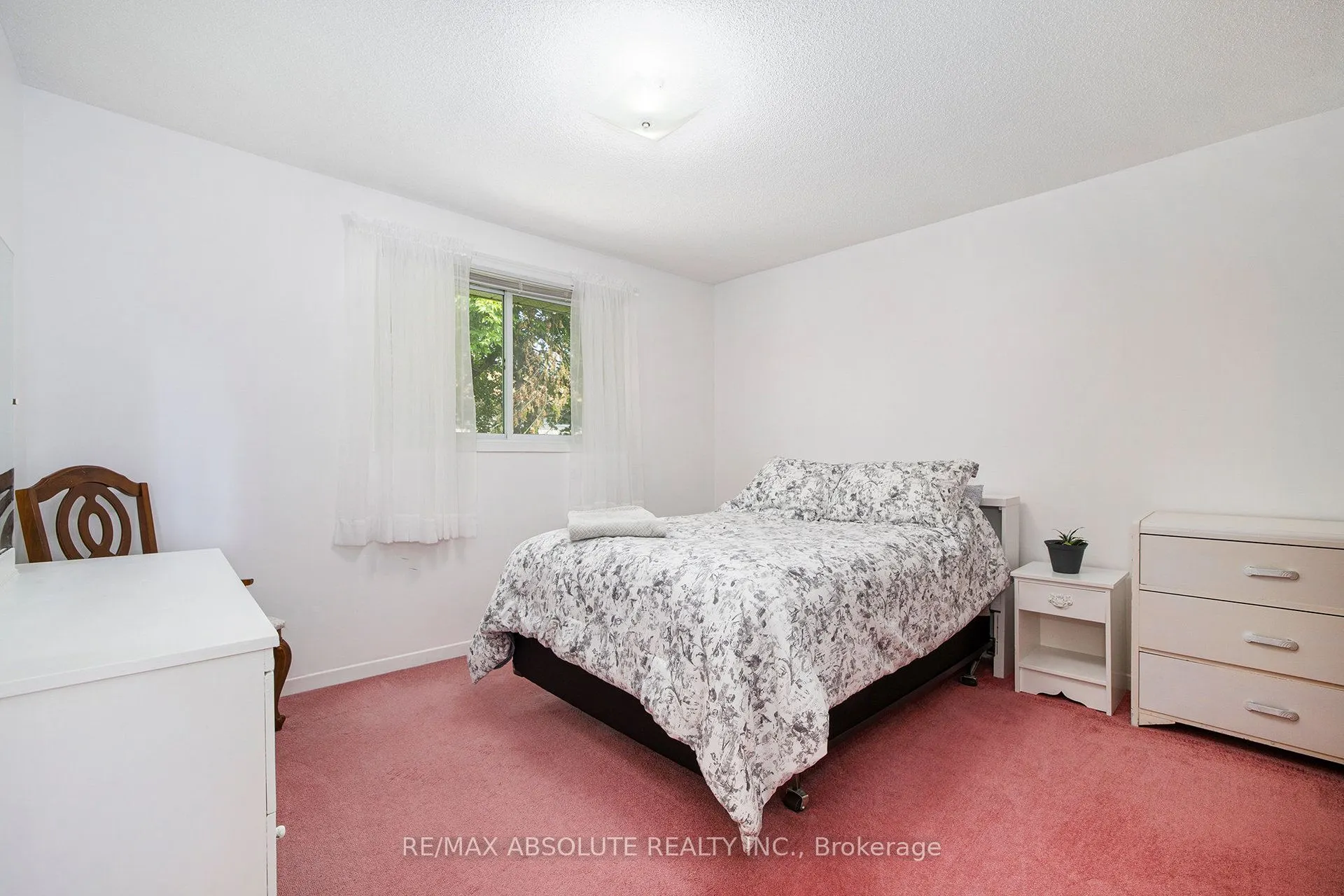 99 Edward Street S