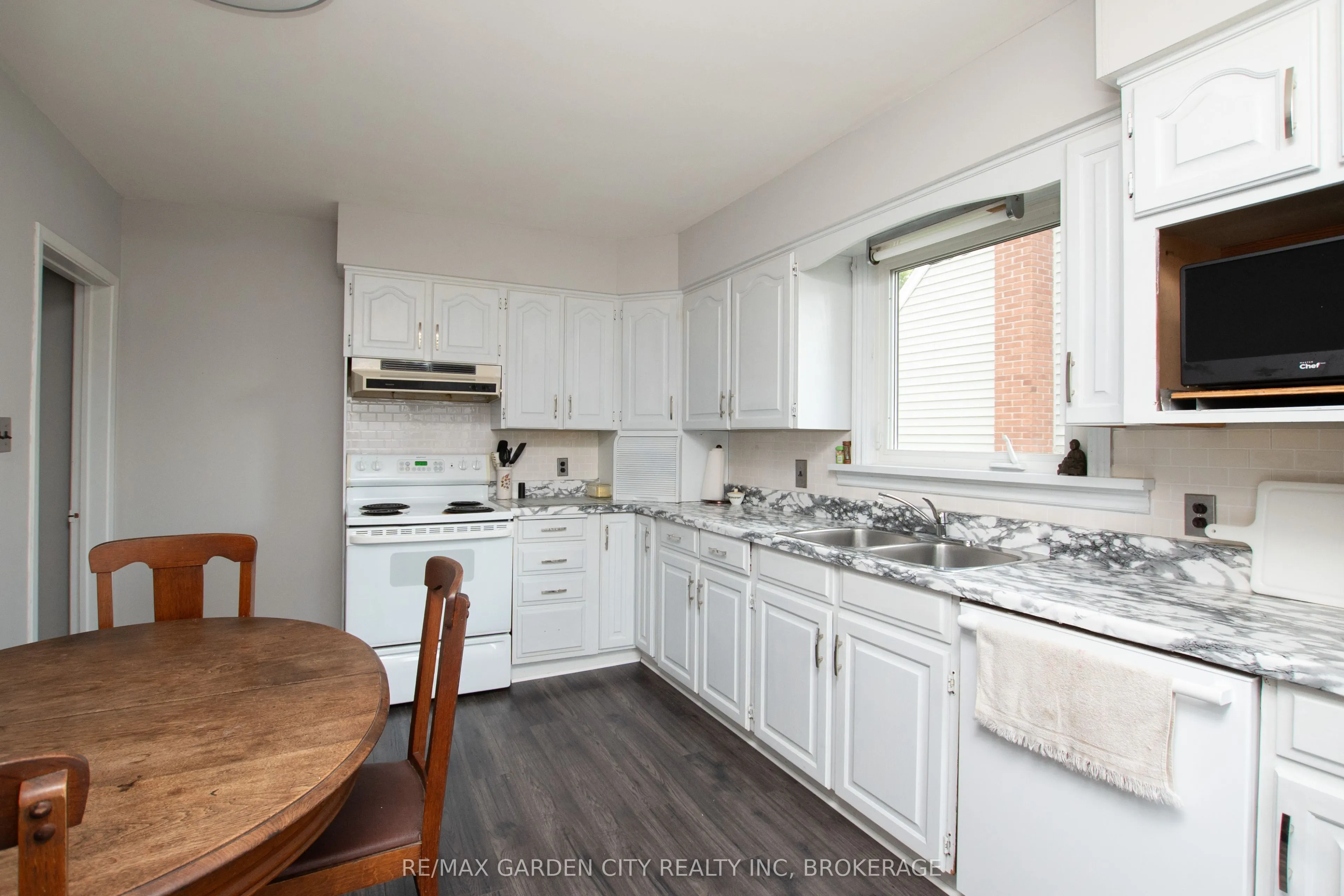 37 Mcdonald Avenue