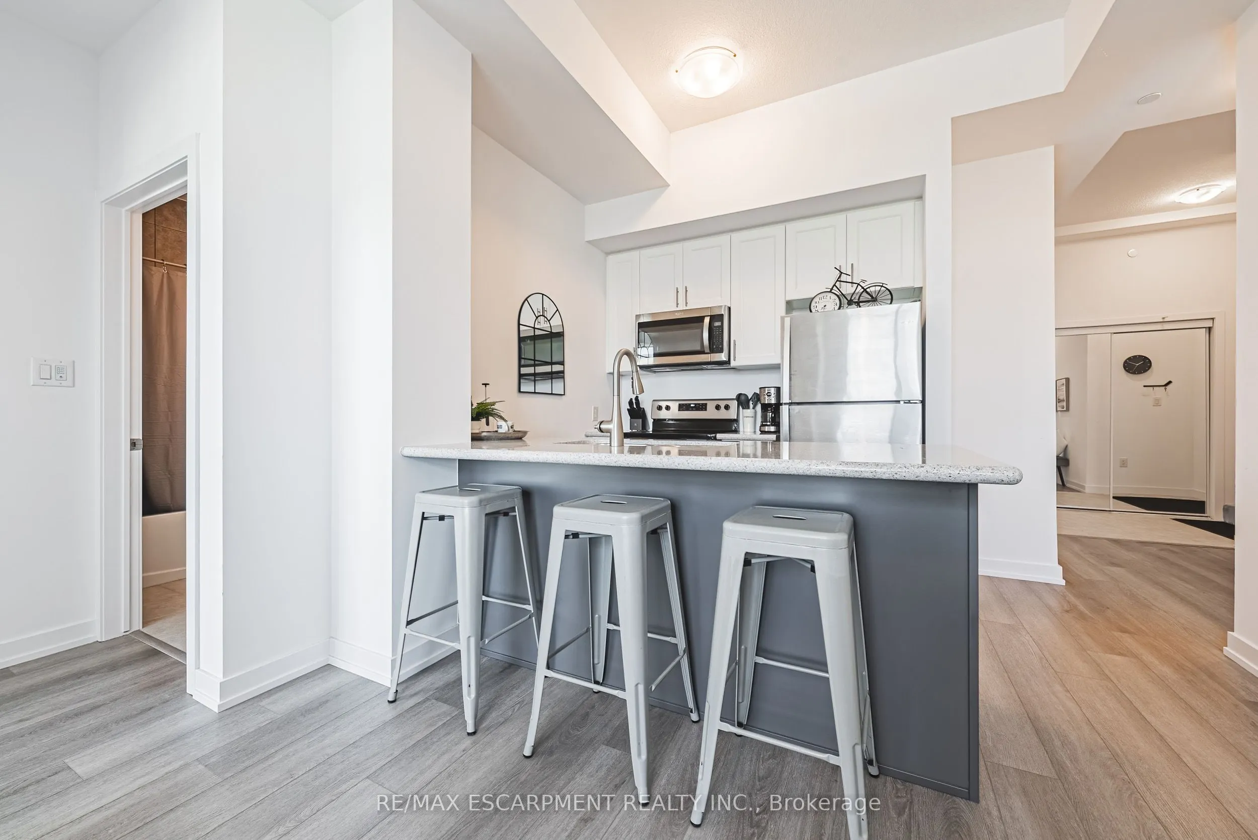 460 Dundas Street E