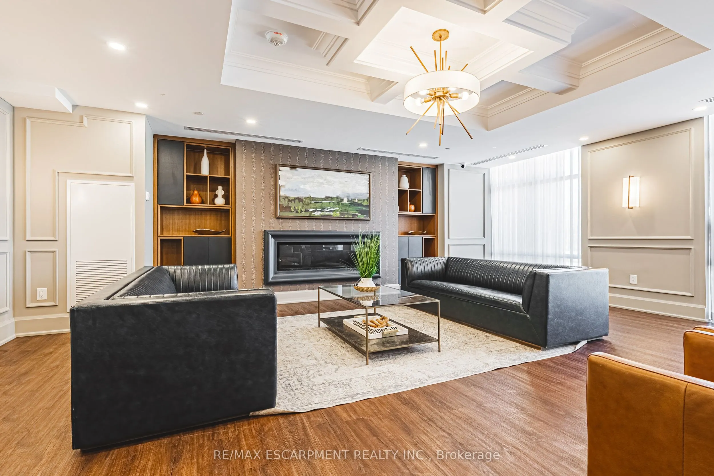 460 Dundas Street E