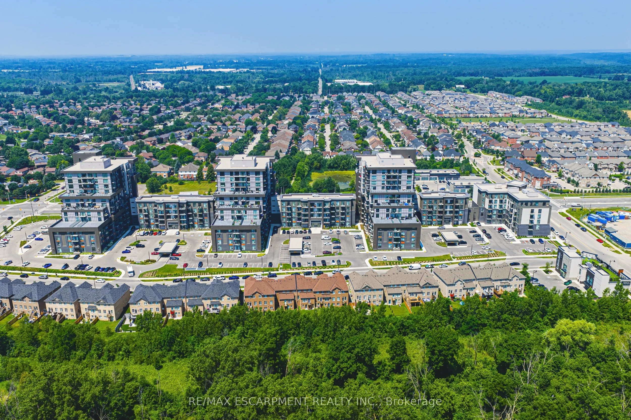 460 Dundas Street E