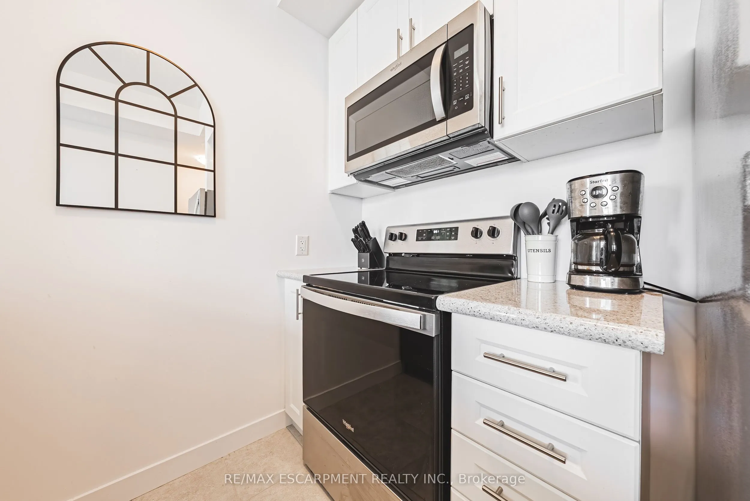 460 Dundas Street E