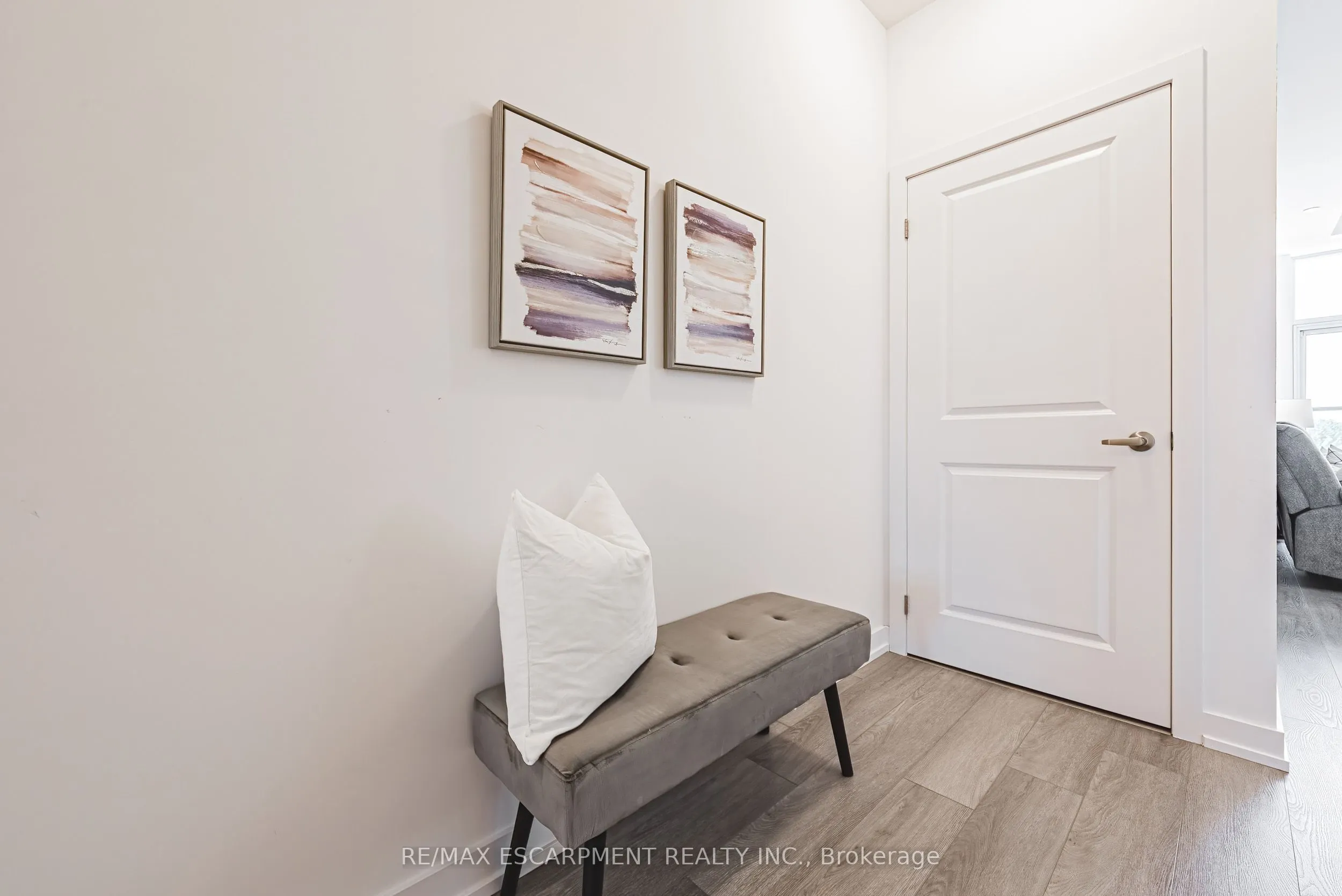460 Dundas Street E
