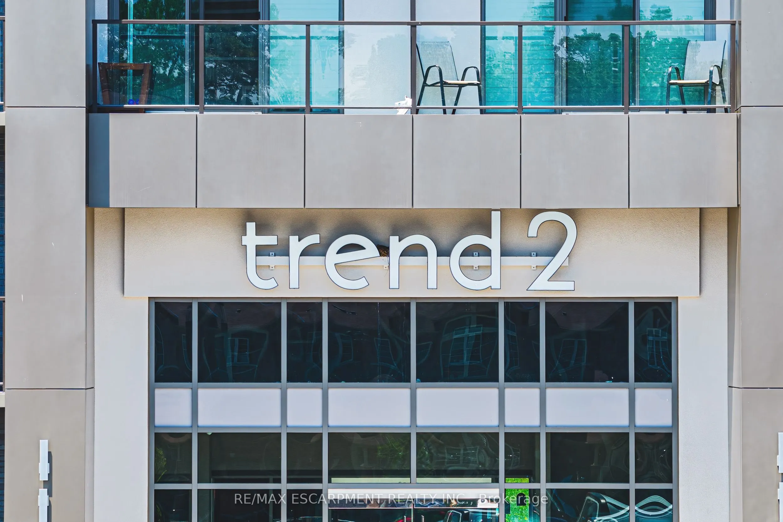 460 Dundas Street E