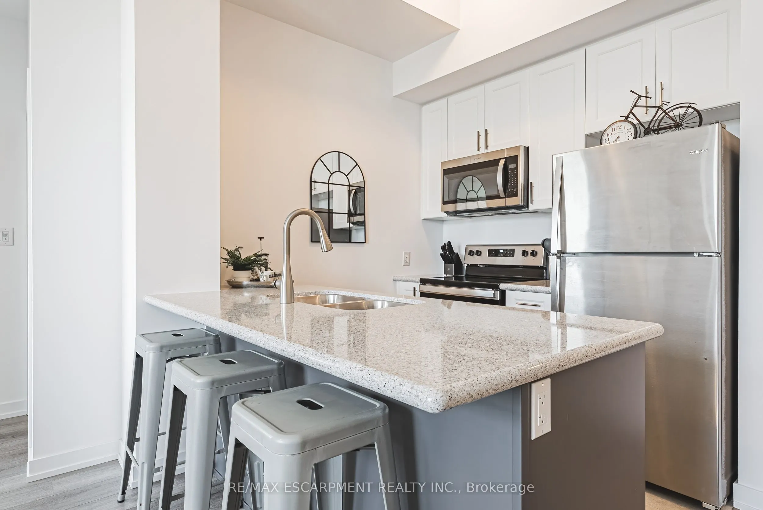 460 Dundas Street E