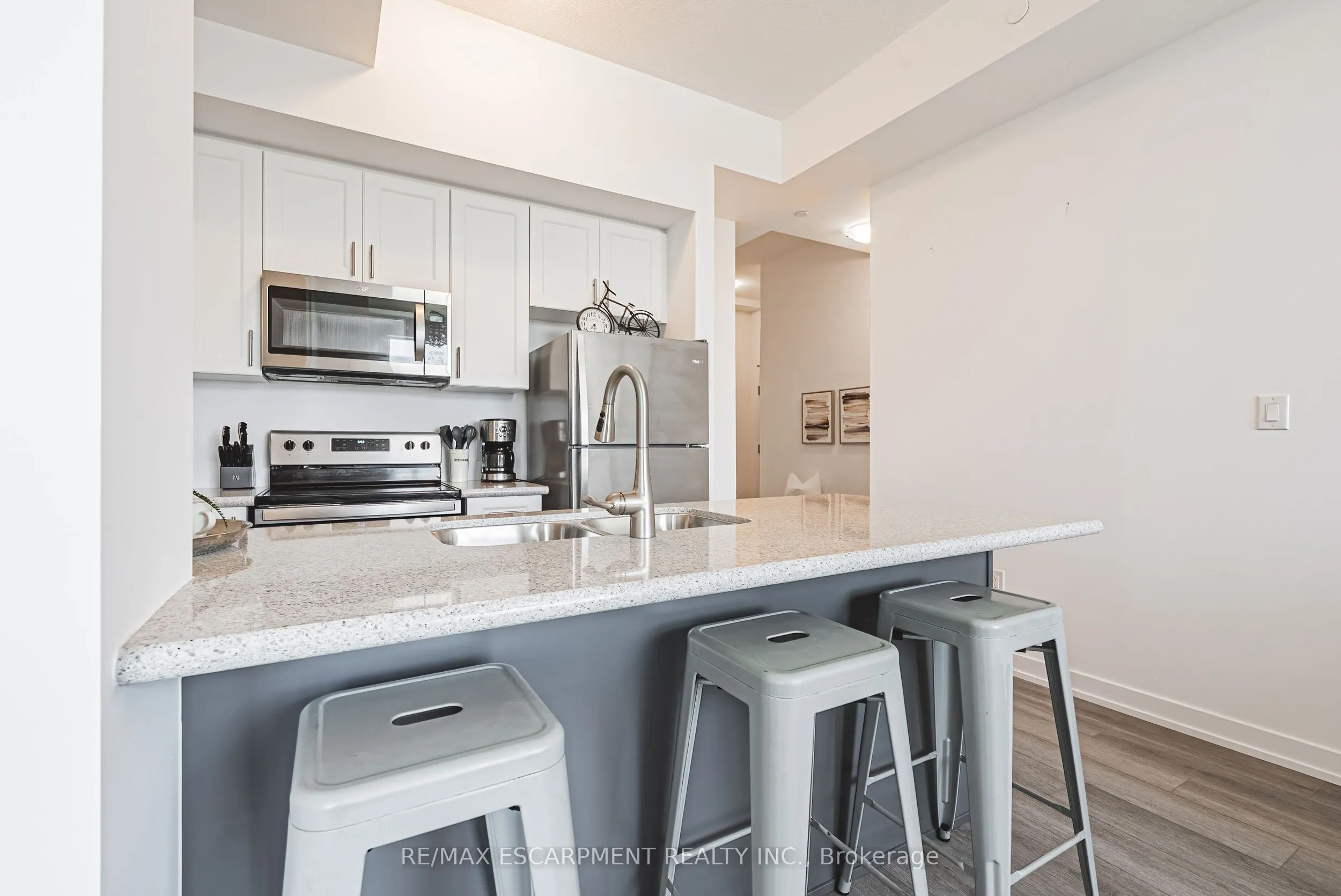 460 Dundas Street E