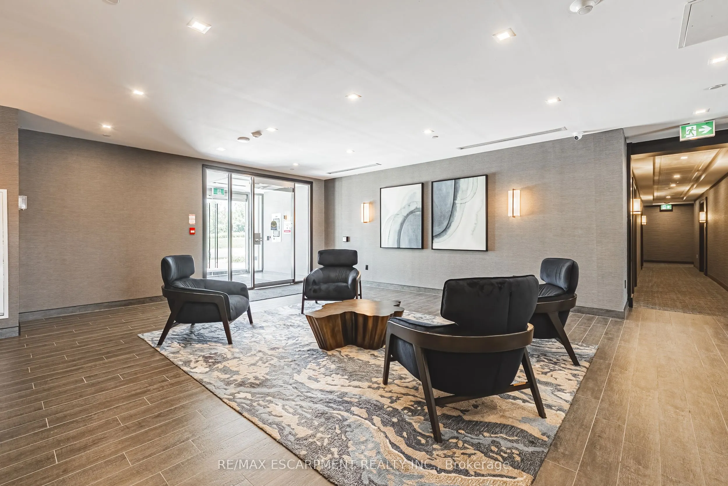 460 Dundas Street E