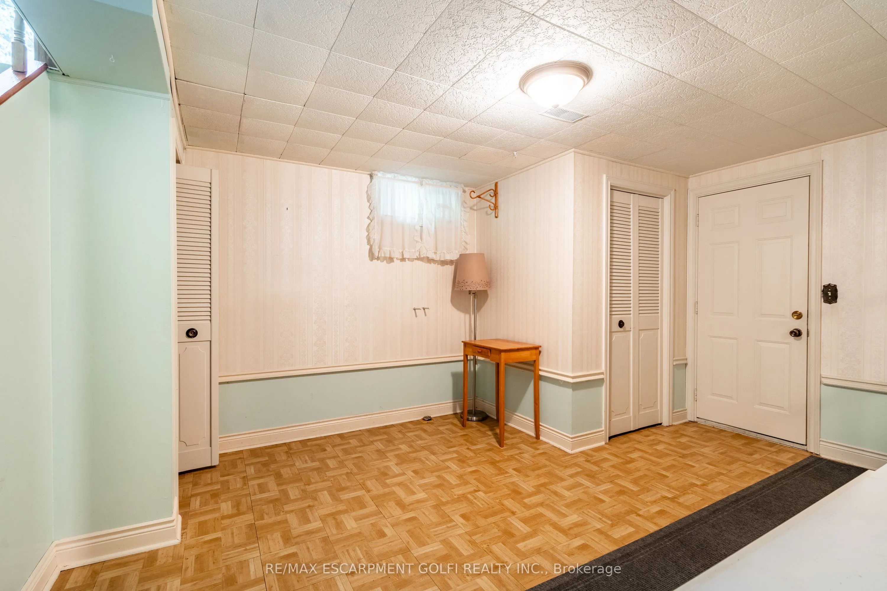 2083 HOLLOW Road