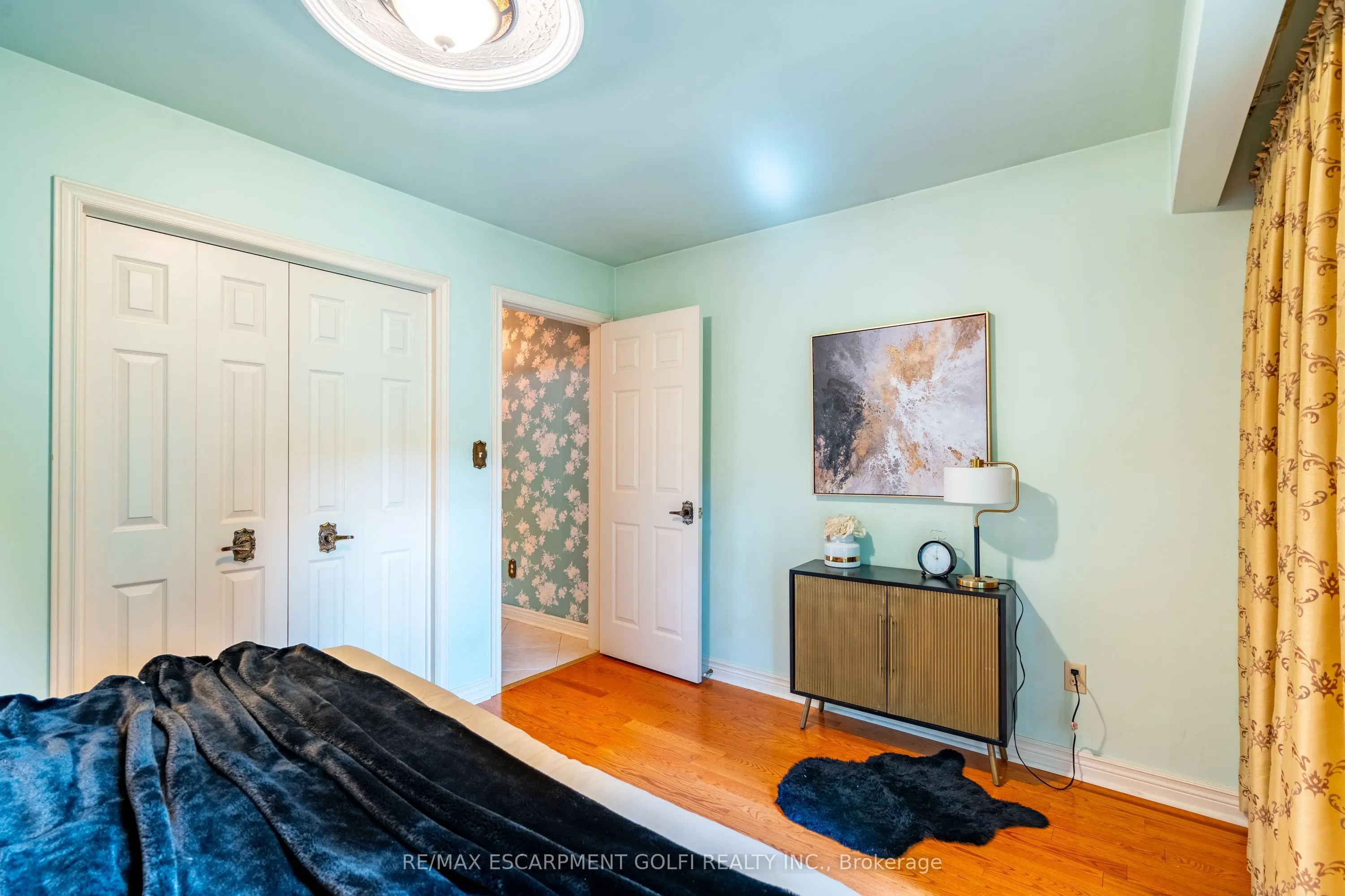 2083 HOLLOW Road