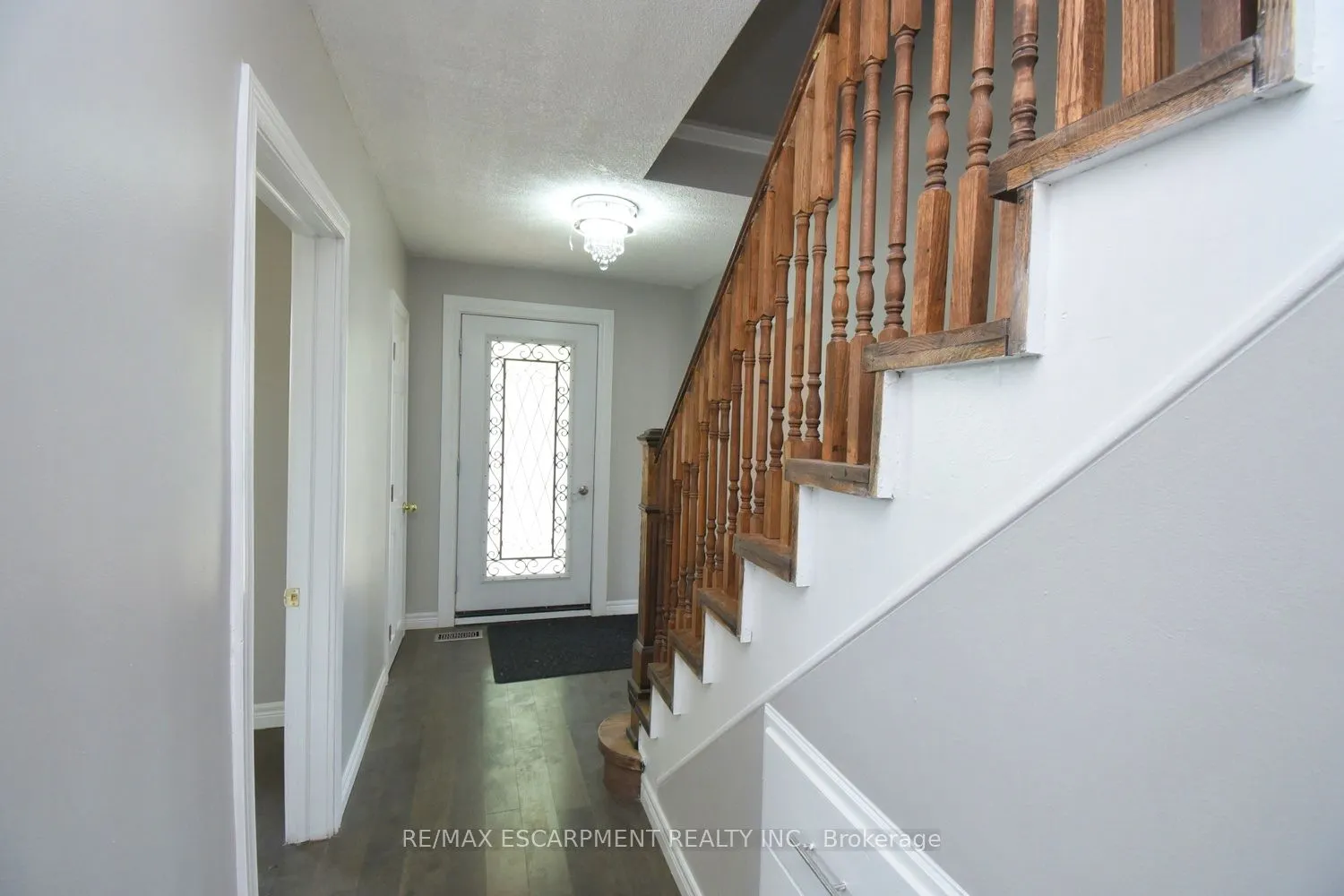 687 Upper James Street