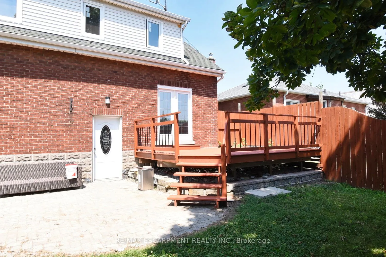 687 Upper James Street