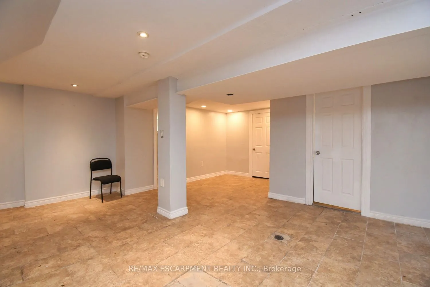 687 Upper James Street