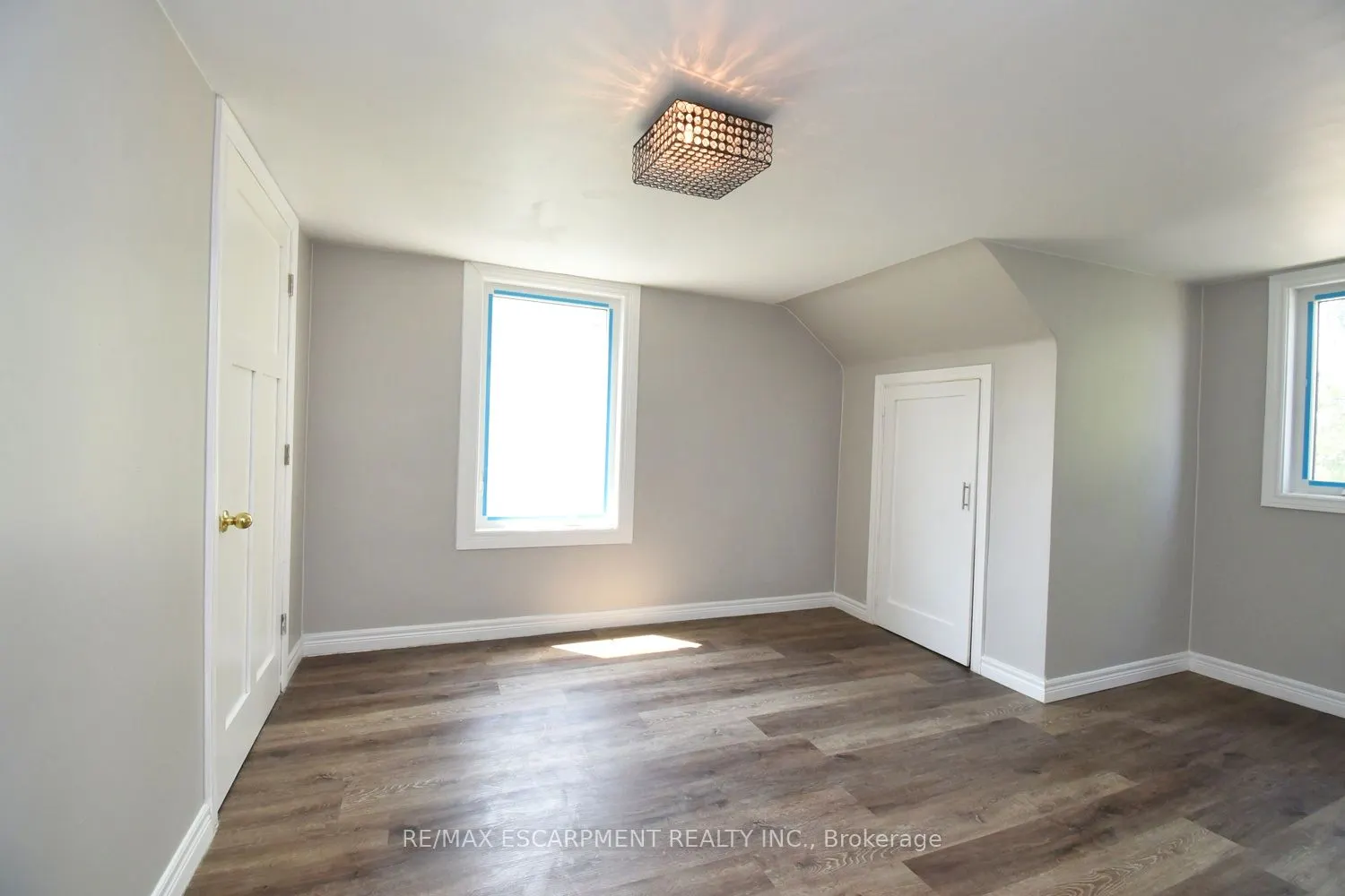 687 Upper James Street