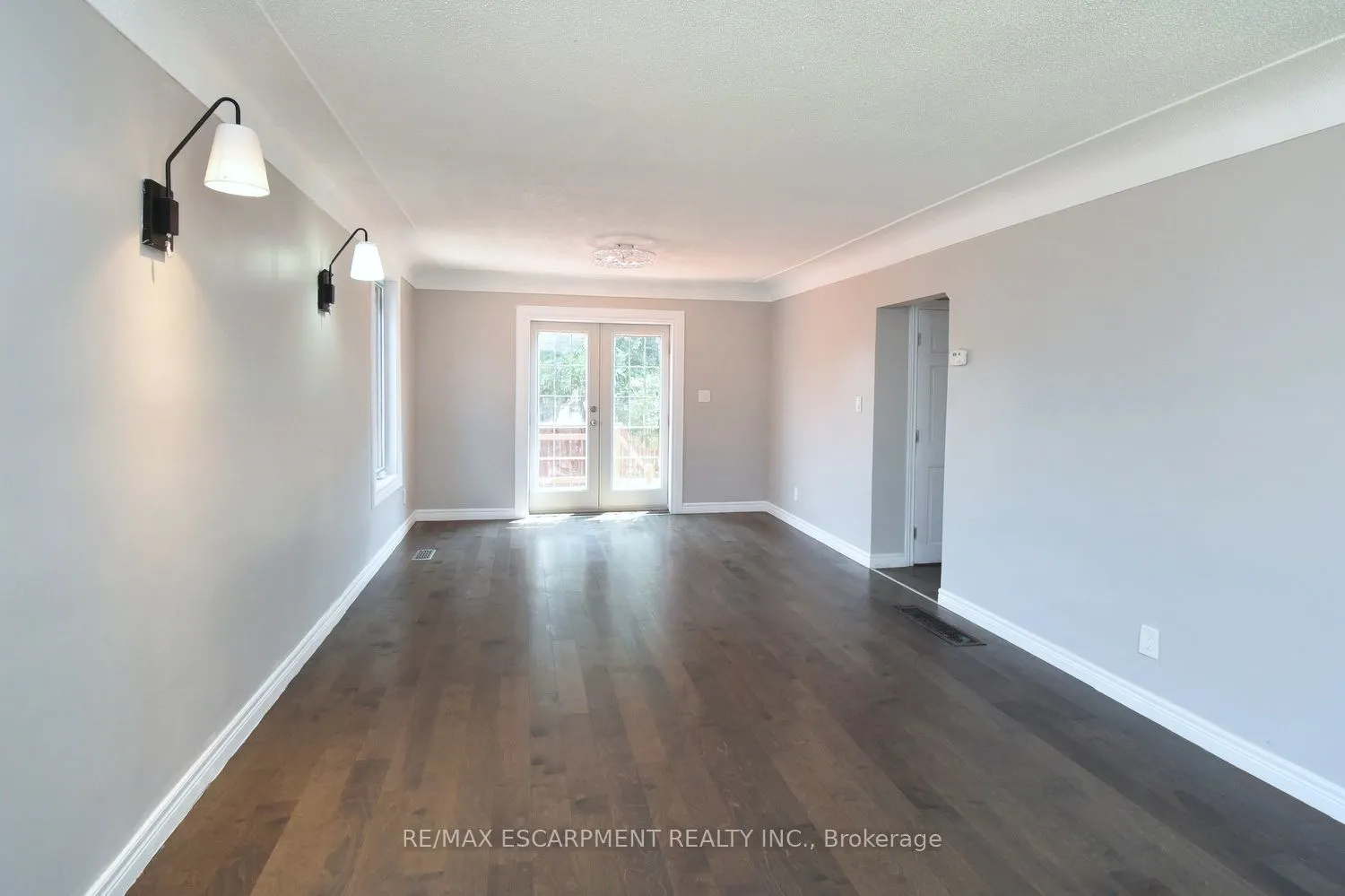 687 Upper James Street