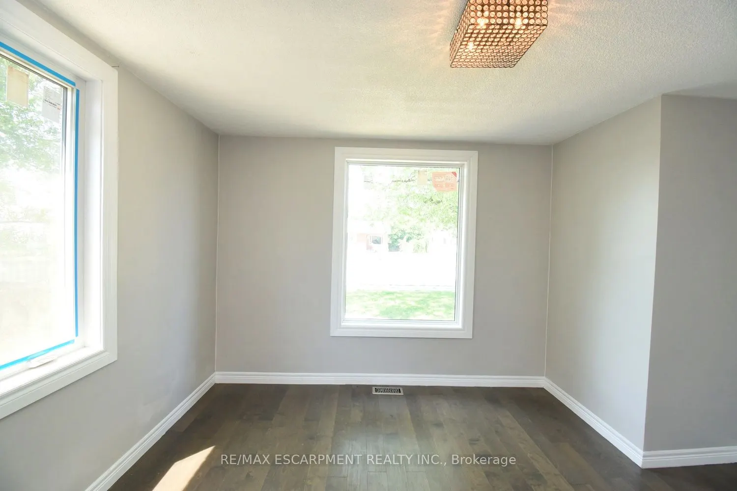 687 Upper James Street
