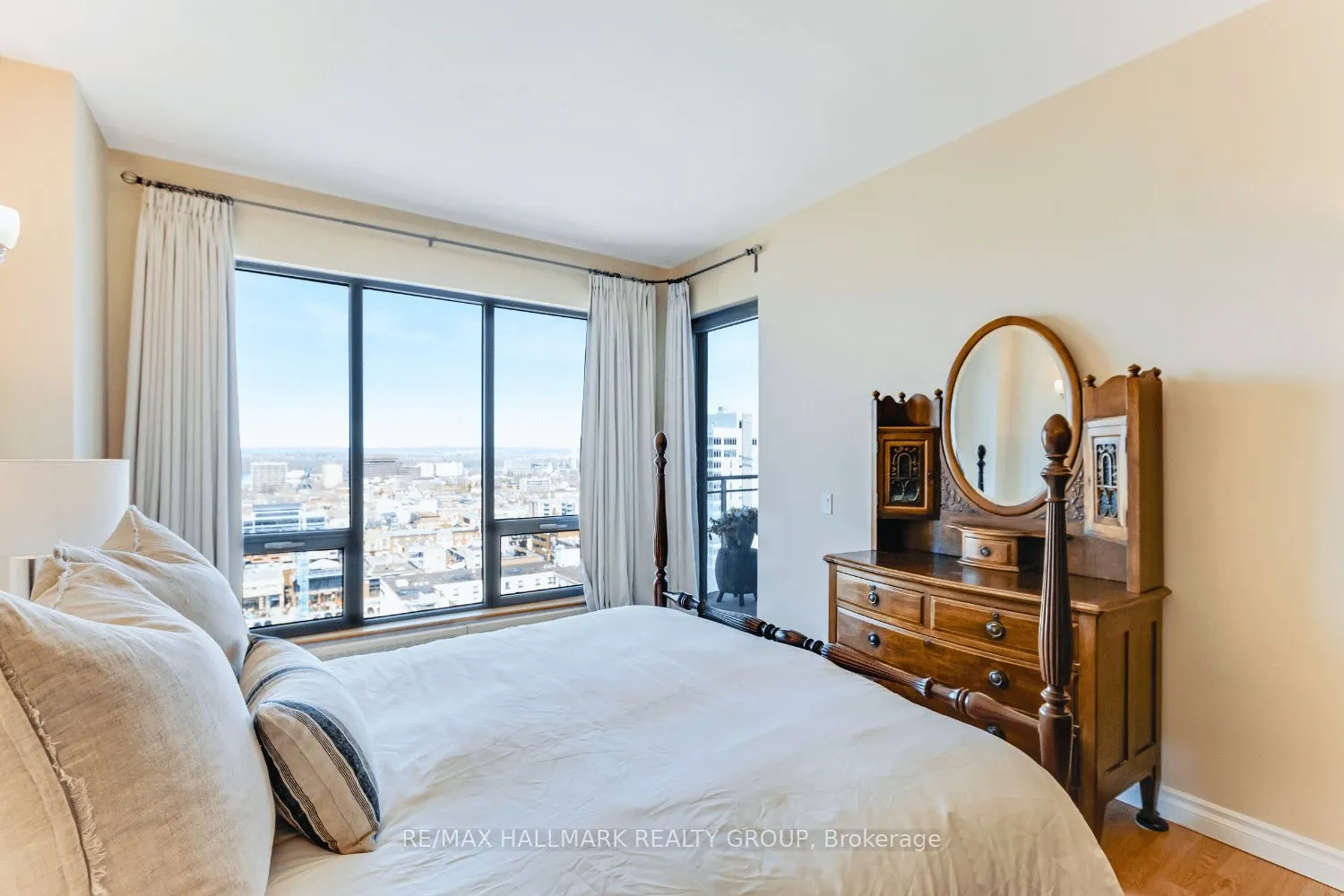 90 George Street, #1404