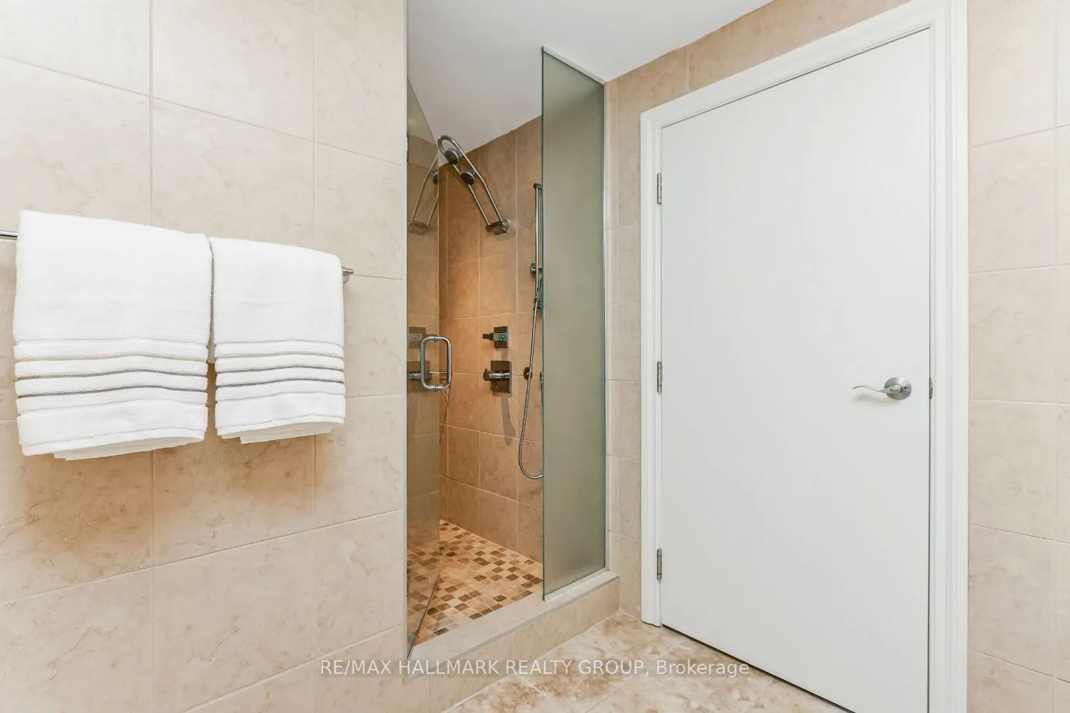 90 George Street, #1404