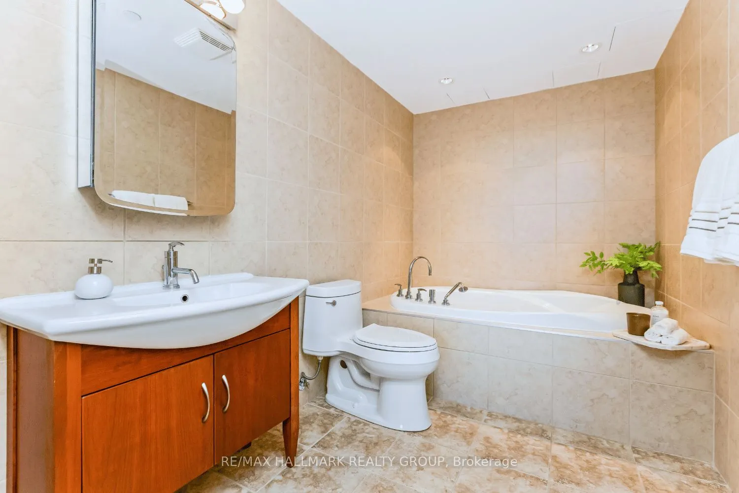 90 George Street, #1404