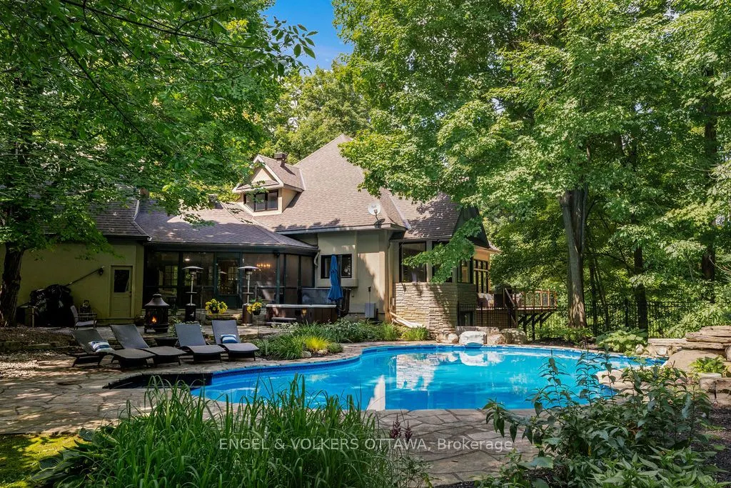 1412 HOUSTON Crescent
